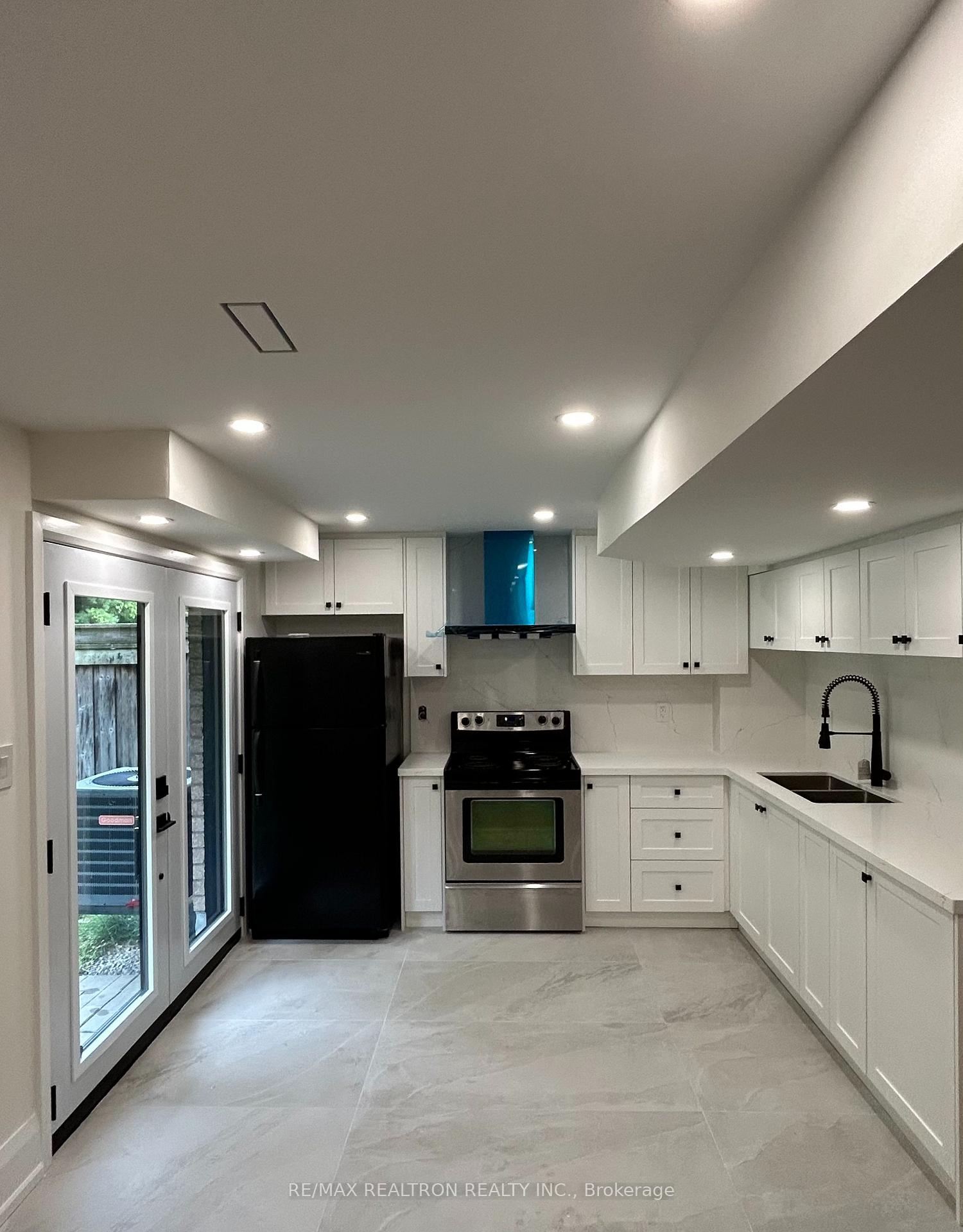 Photo 2 of 155 Smoothwater Terrace, Markham, Box Grove — HOMEH