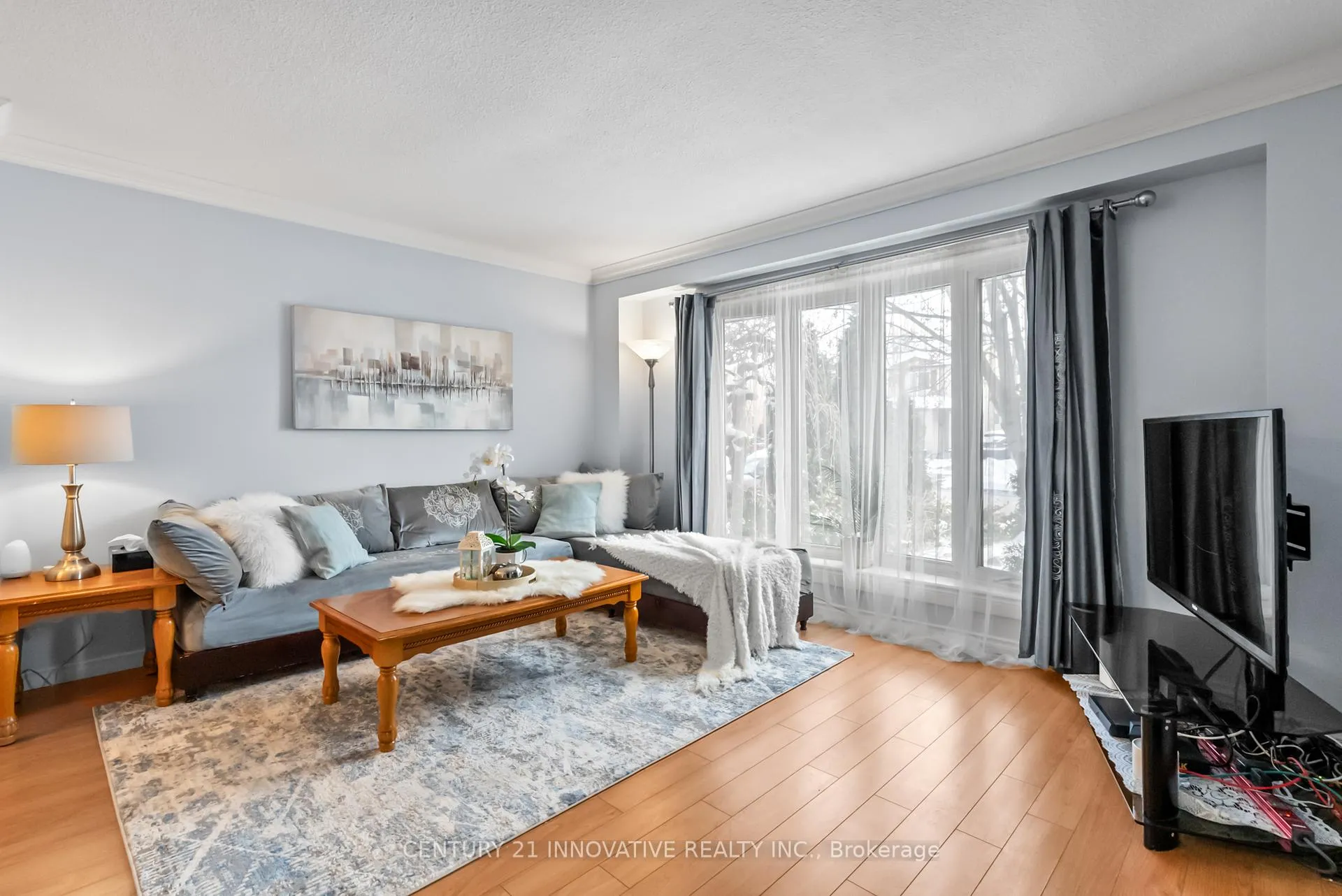 Photo 2 of 212 Castlebar Crescent, Oshawa, Vanier — HOMEH