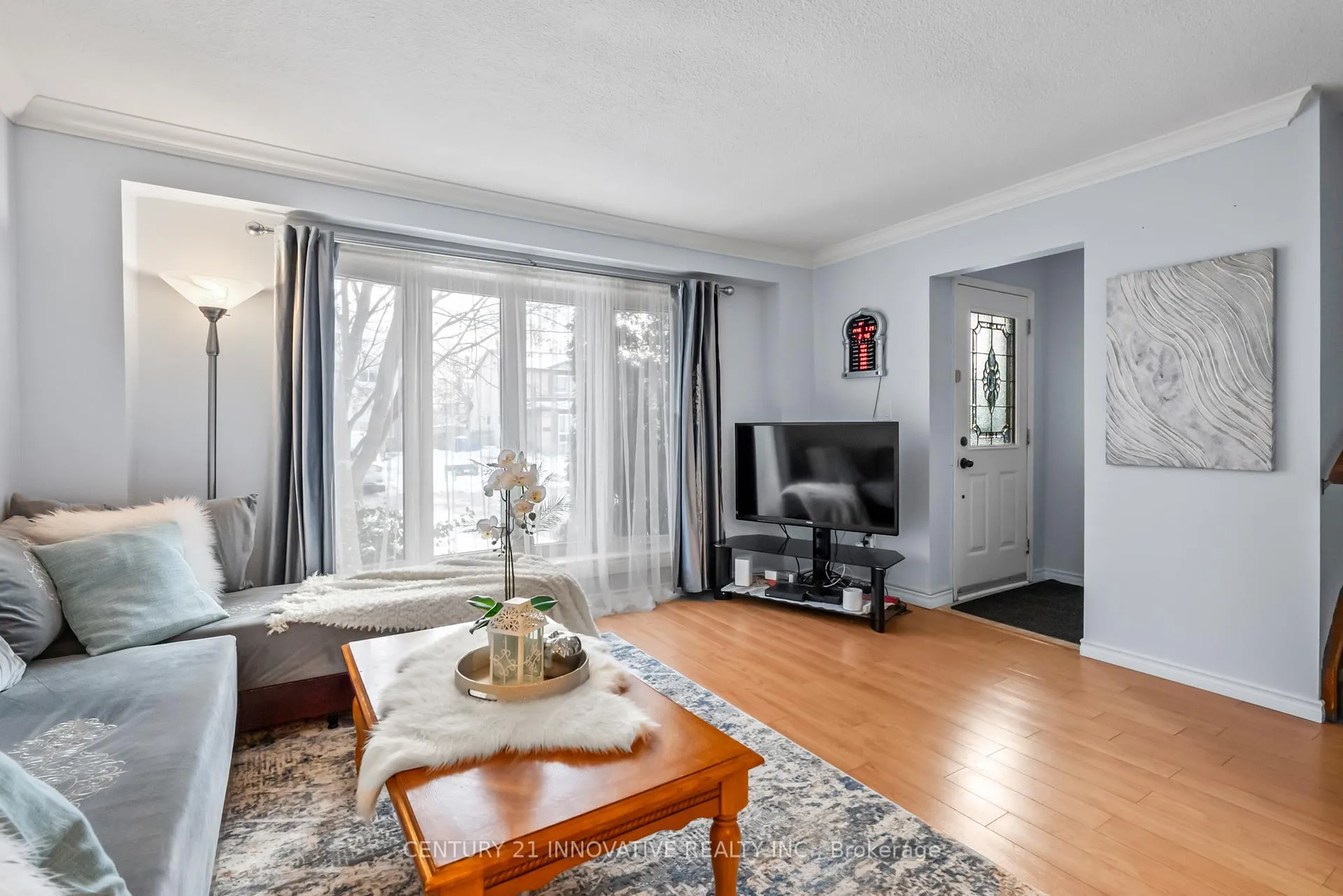 Photo 4 of 212 Castlebar Crescent, Oshawa, Vanier — HOMEH