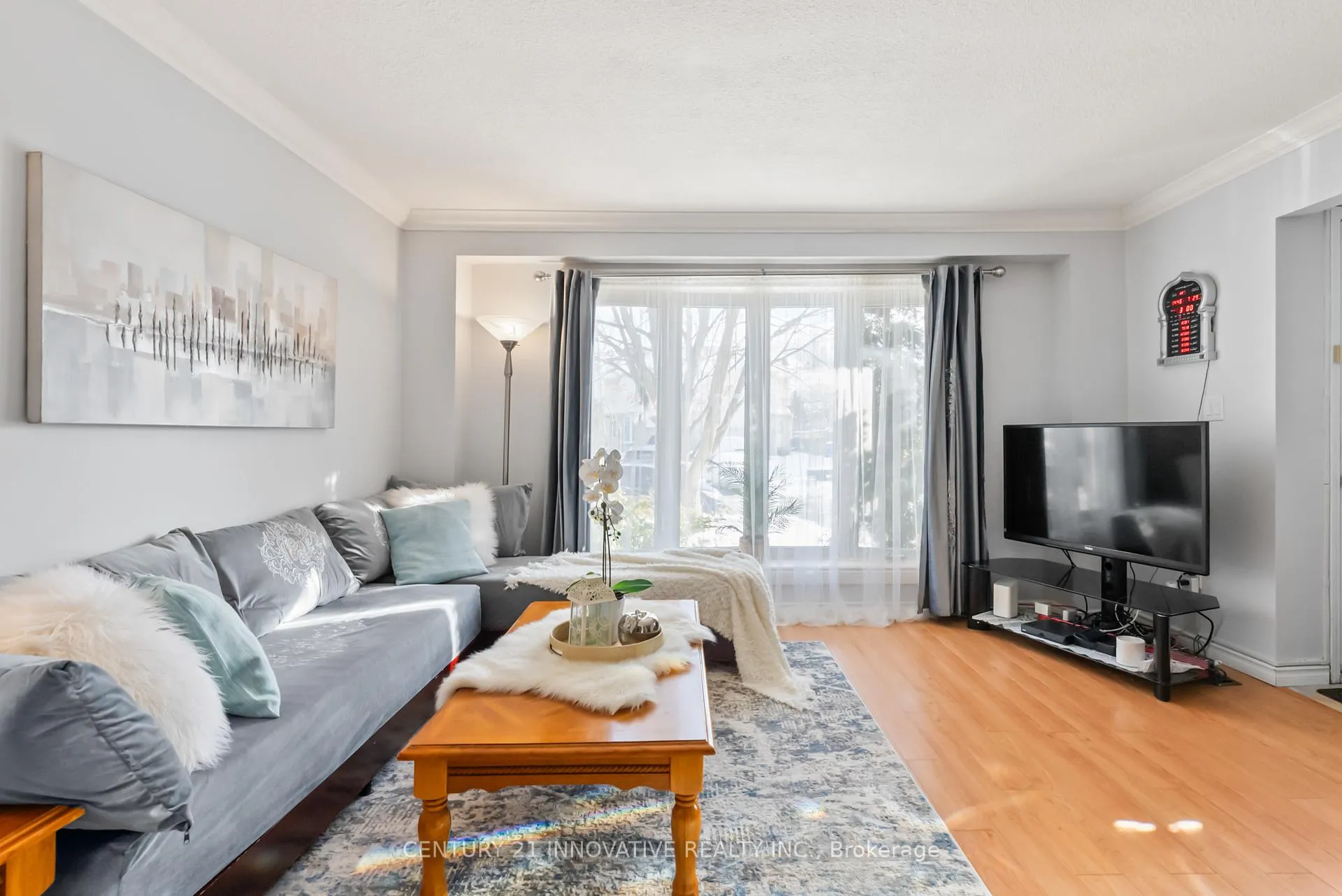 Photo 5 of 212 Castlebar Crescent, Oshawa, Vanier — HOMEH