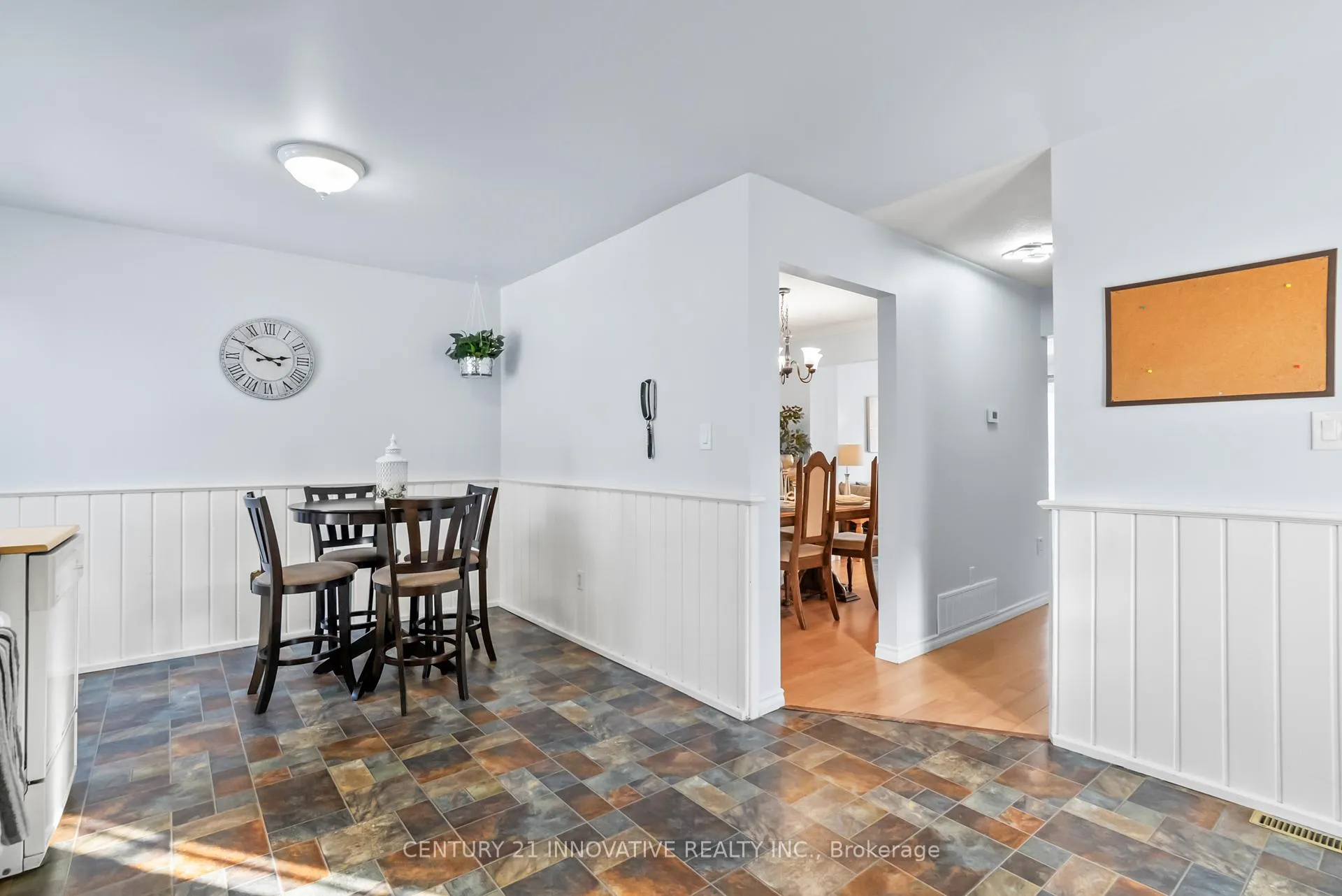 Photo 10 of 212 Castlebar Crescent, Oshawa, Vanier — HOMEH