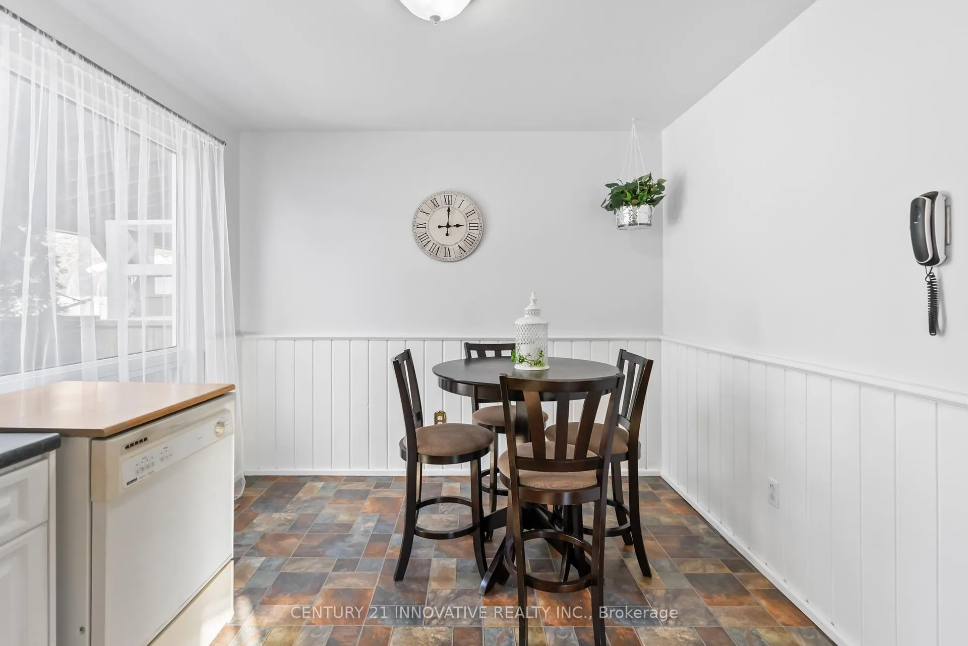 Photo 11 of 212 Castlebar Crescent, Oshawa, Vanier — HOMEH