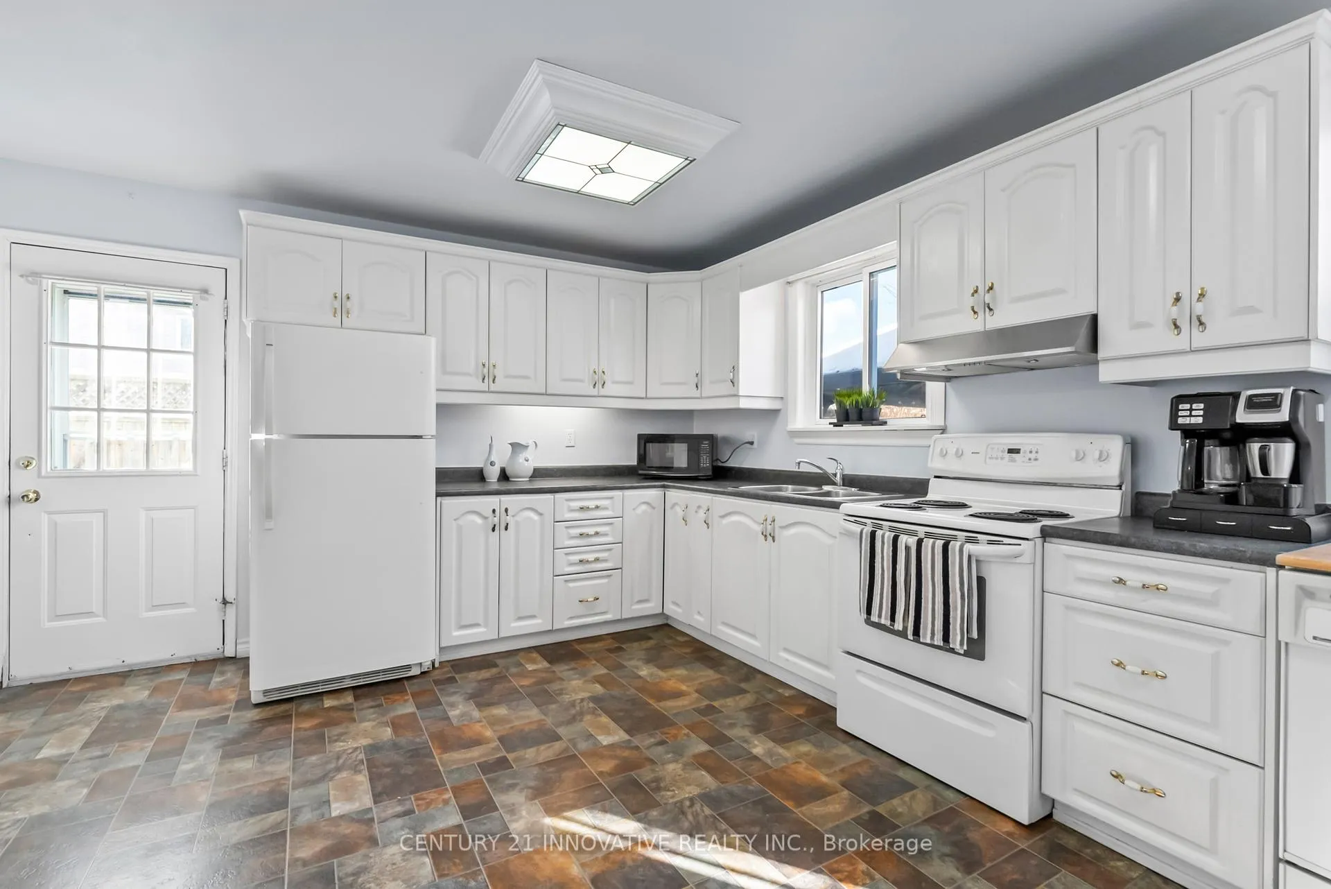 Photo 12 of 212 Castlebar Crescent, Oshawa, Vanier — HOMEH