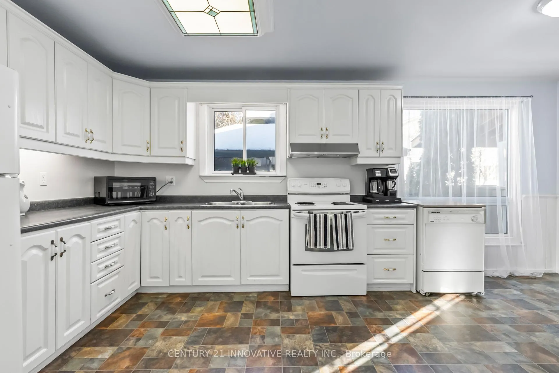 Photo 13 of 212 Castlebar Crescent, Oshawa, Vanier — HOMEH