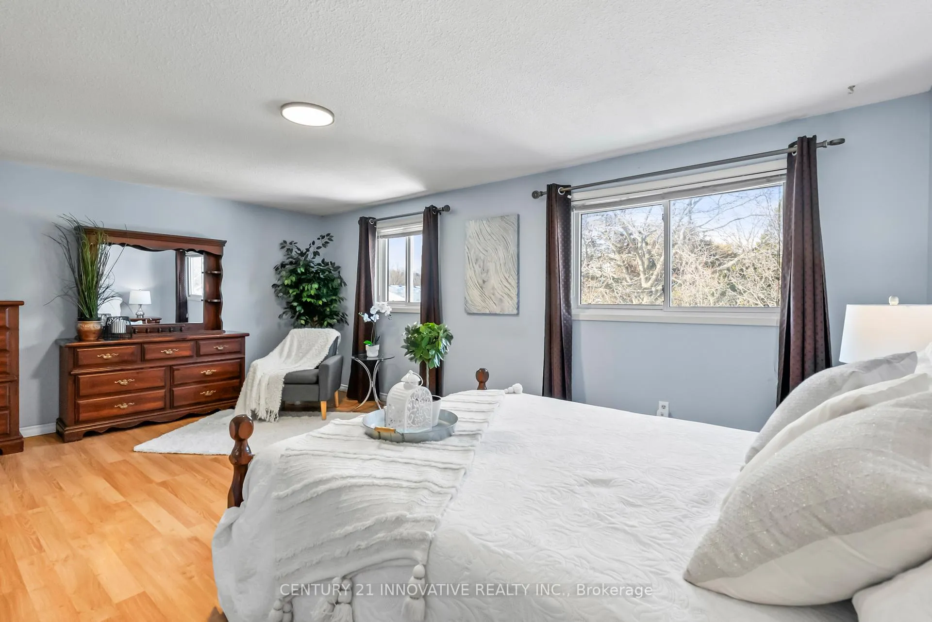 Photo 18 of 212 Castlebar Crescent, Oshawa, Vanier — HOMEH