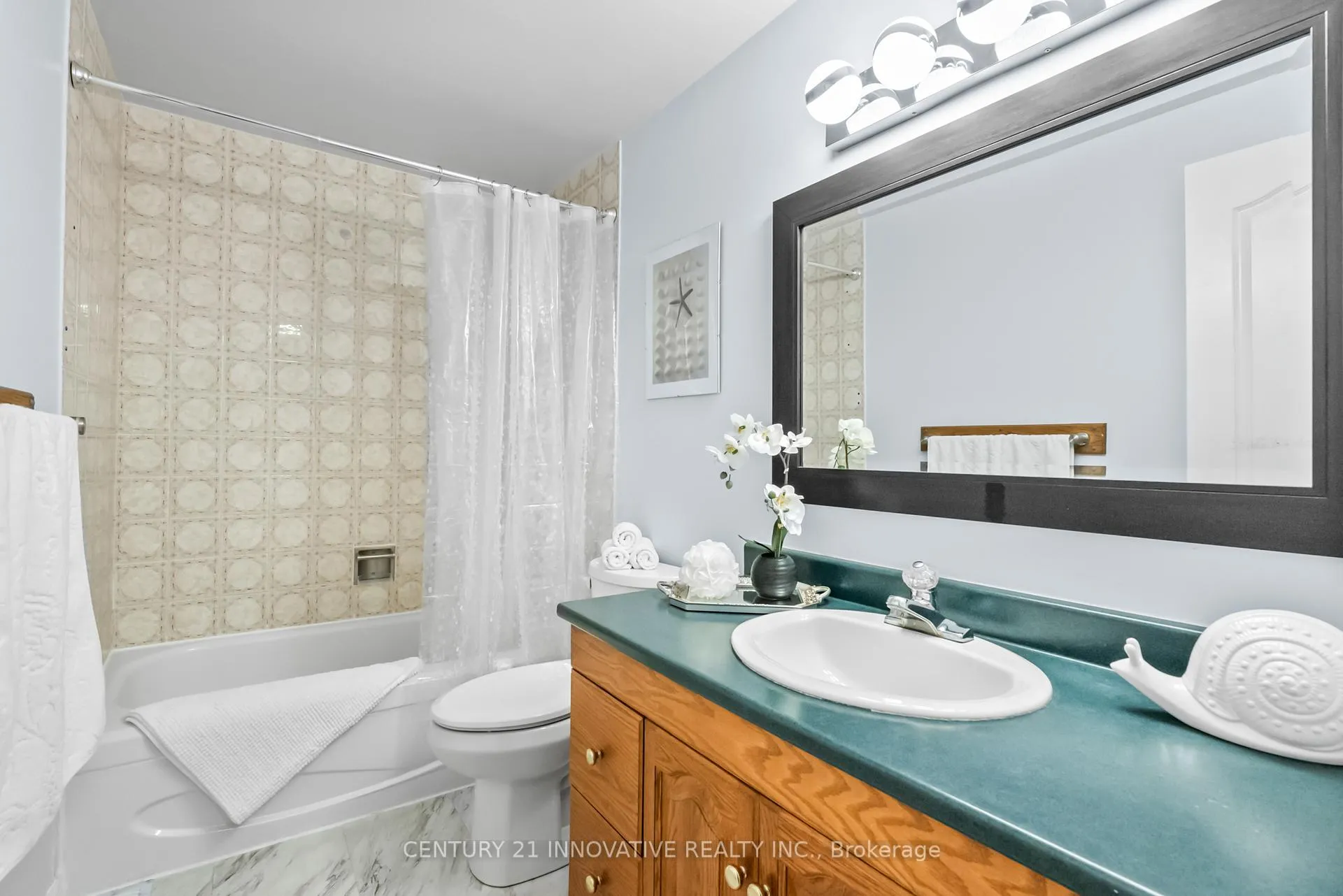 Photo 20 of 212 Castlebar Crescent, Oshawa, Vanier — HOMEH