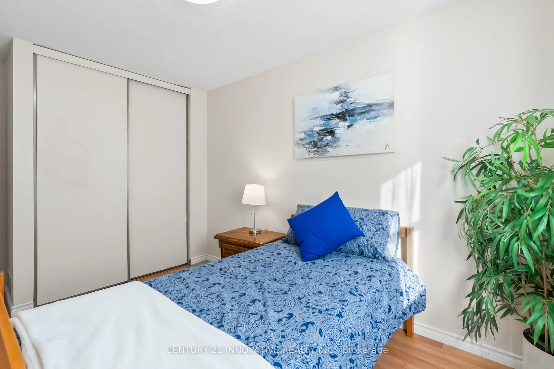 Photo 22 of 212 Castlebar Crescent, Oshawa, Vanier — HOMEH