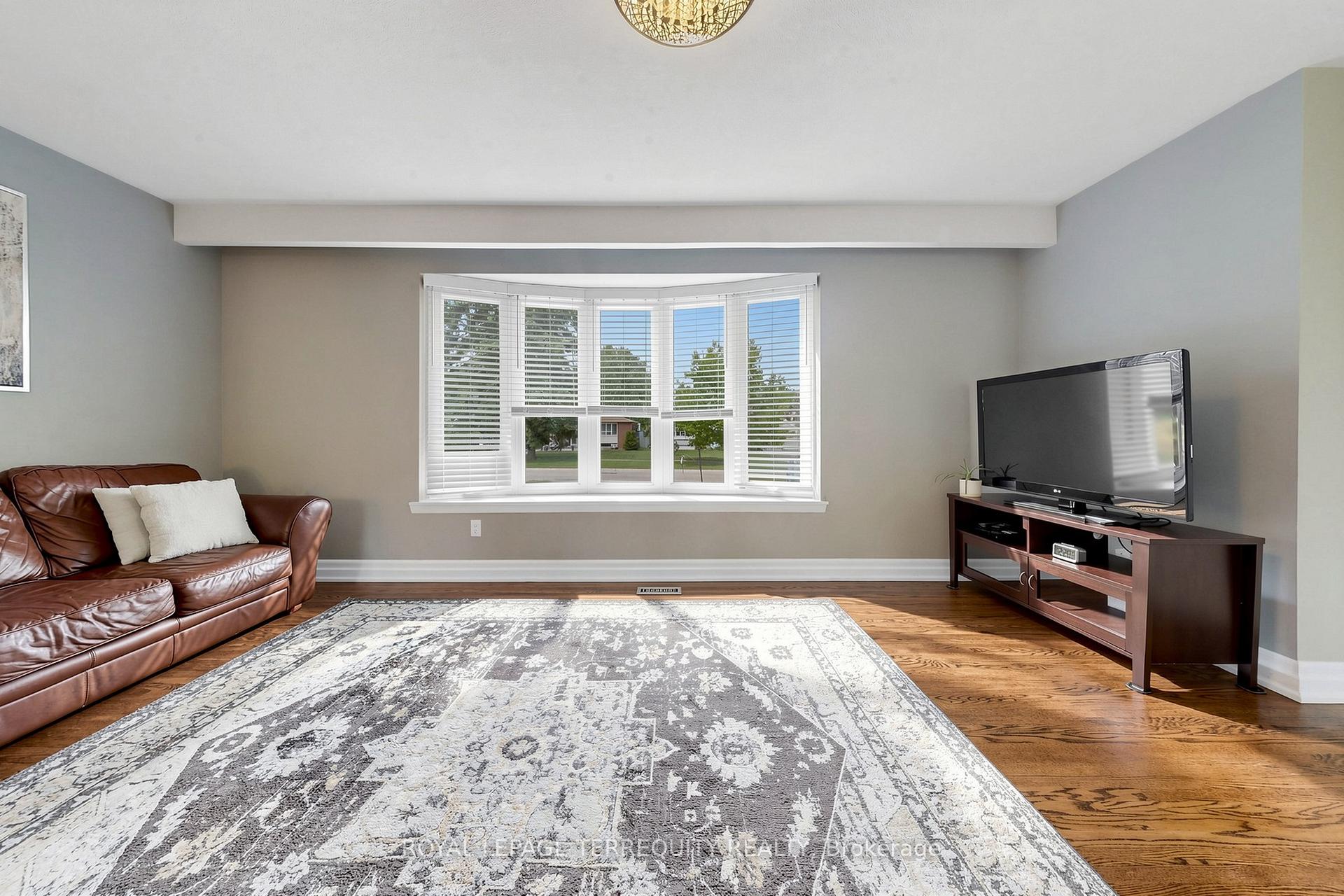 Photo 10 of 89 Dreyer Drive, Ajax, South East — HOMEH