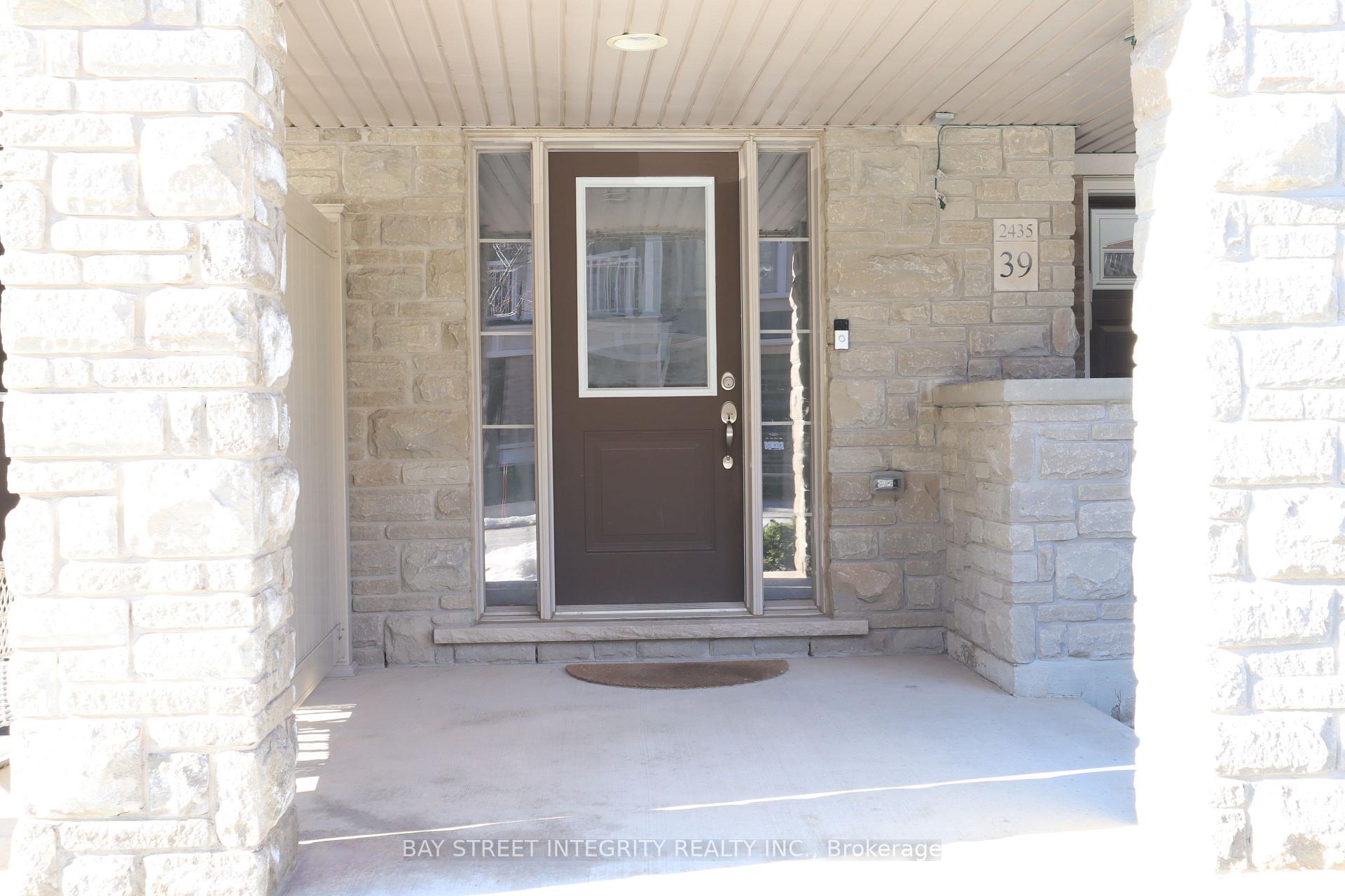 Photo 2 of Unit 39, 2435 Greenwich Drive, Oakville, Westmount — HOMEH