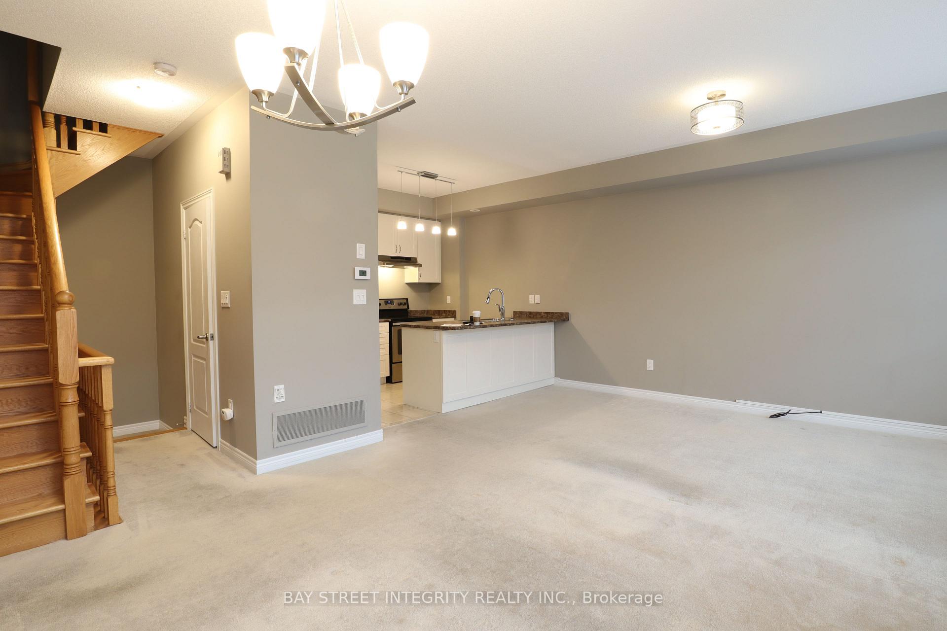 Photo 12 of Unit 39, 2435 Greenwich Drive, Oakville, Westmount — HOMEH
