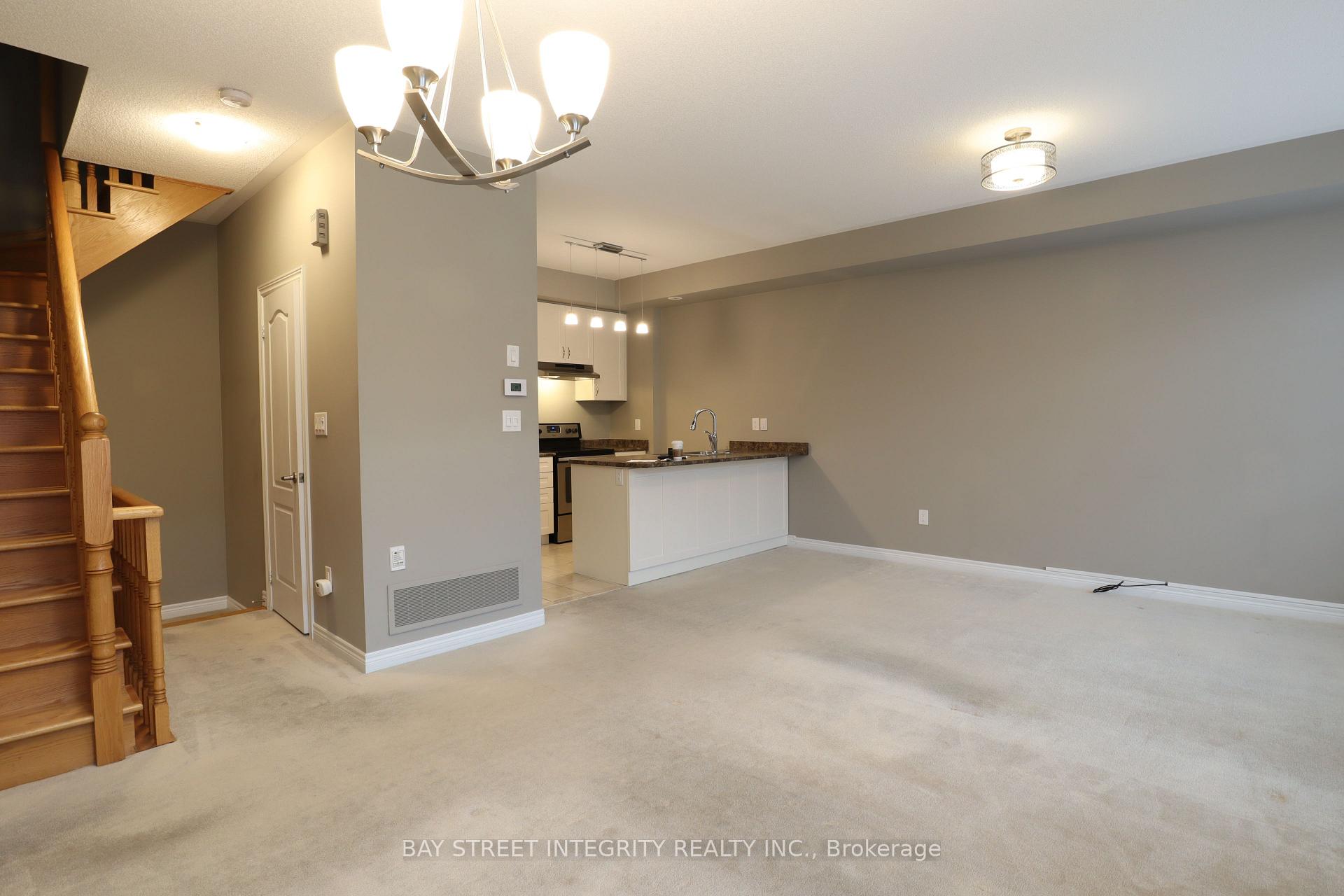 Photo 13 of Unit 39, 2435 Greenwich Drive, Oakville, Westmount — HOMEH