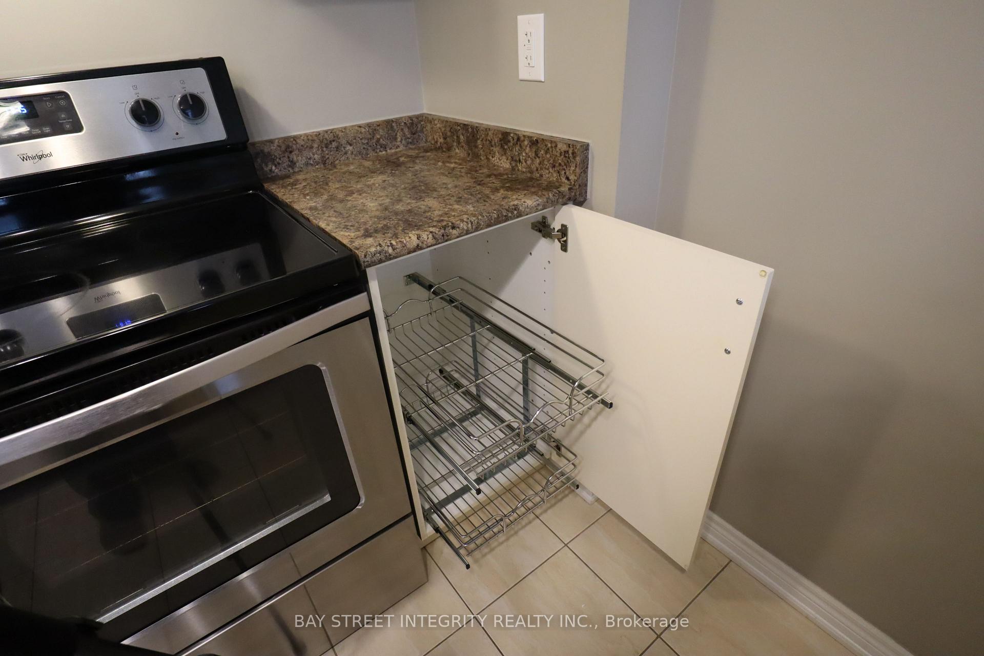 Photo 21 of Unit 39, 2435 Greenwich Drive, Oakville, Westmount — HOMEH