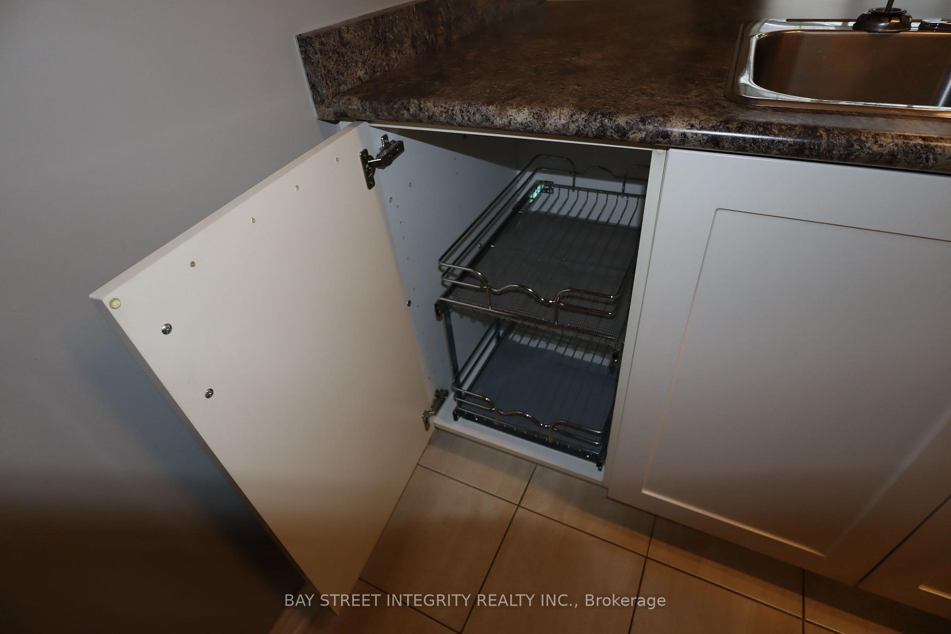 Photo 22 of Unit 39, 2435 Greenwich Drive, Oakville, Westmount — HOMEH