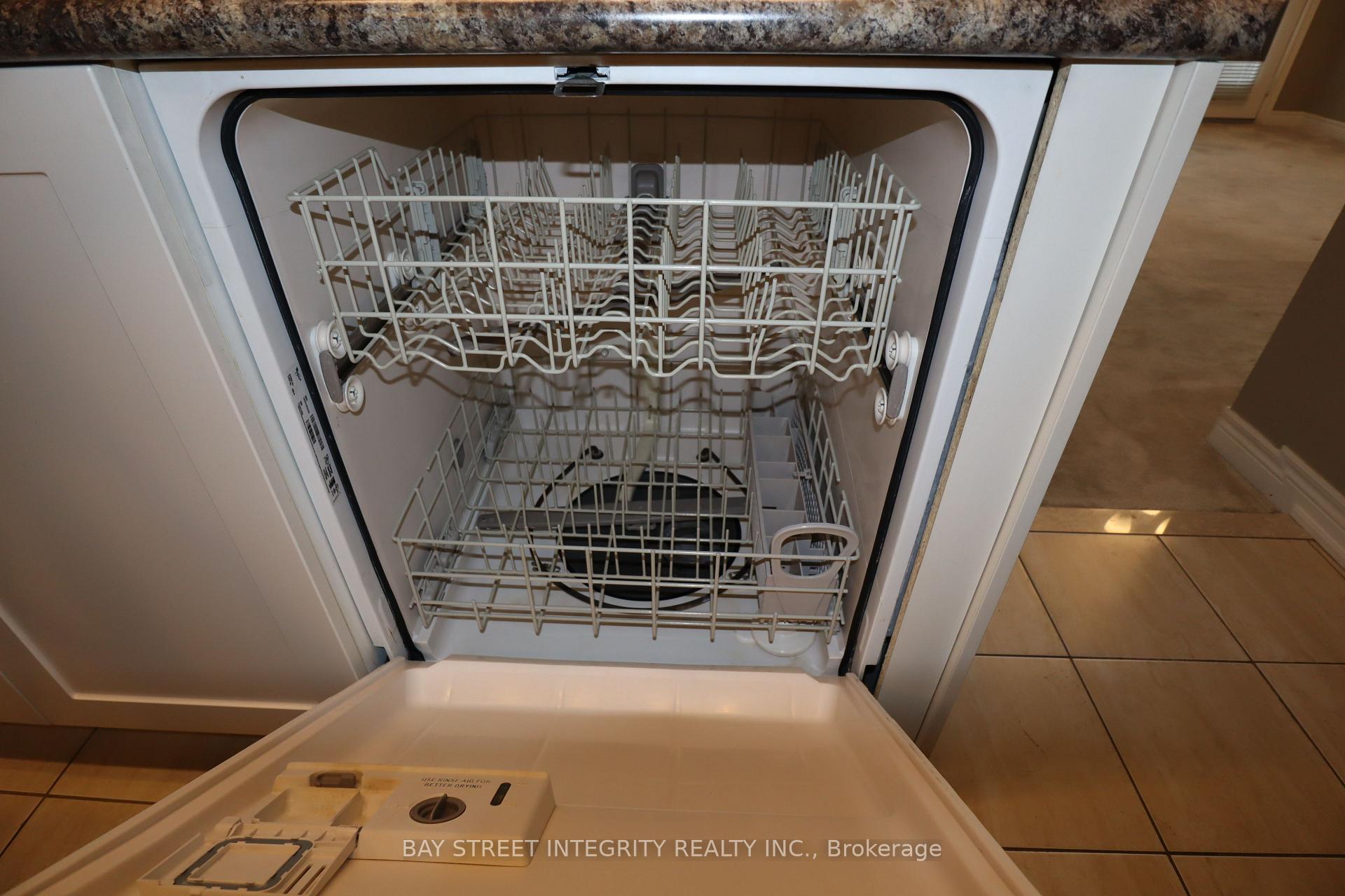 Photo 23 of Unit 39, 2435 Greenwich Drive, Oakville, Westmount — HOMEH