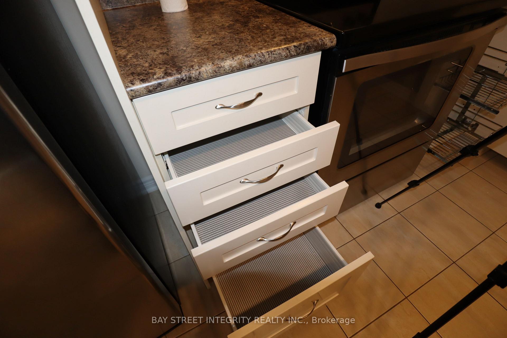 Photo 24 of Unit 39, 2435 Greenwich Drive, Oakville, Westmount — HOMEH