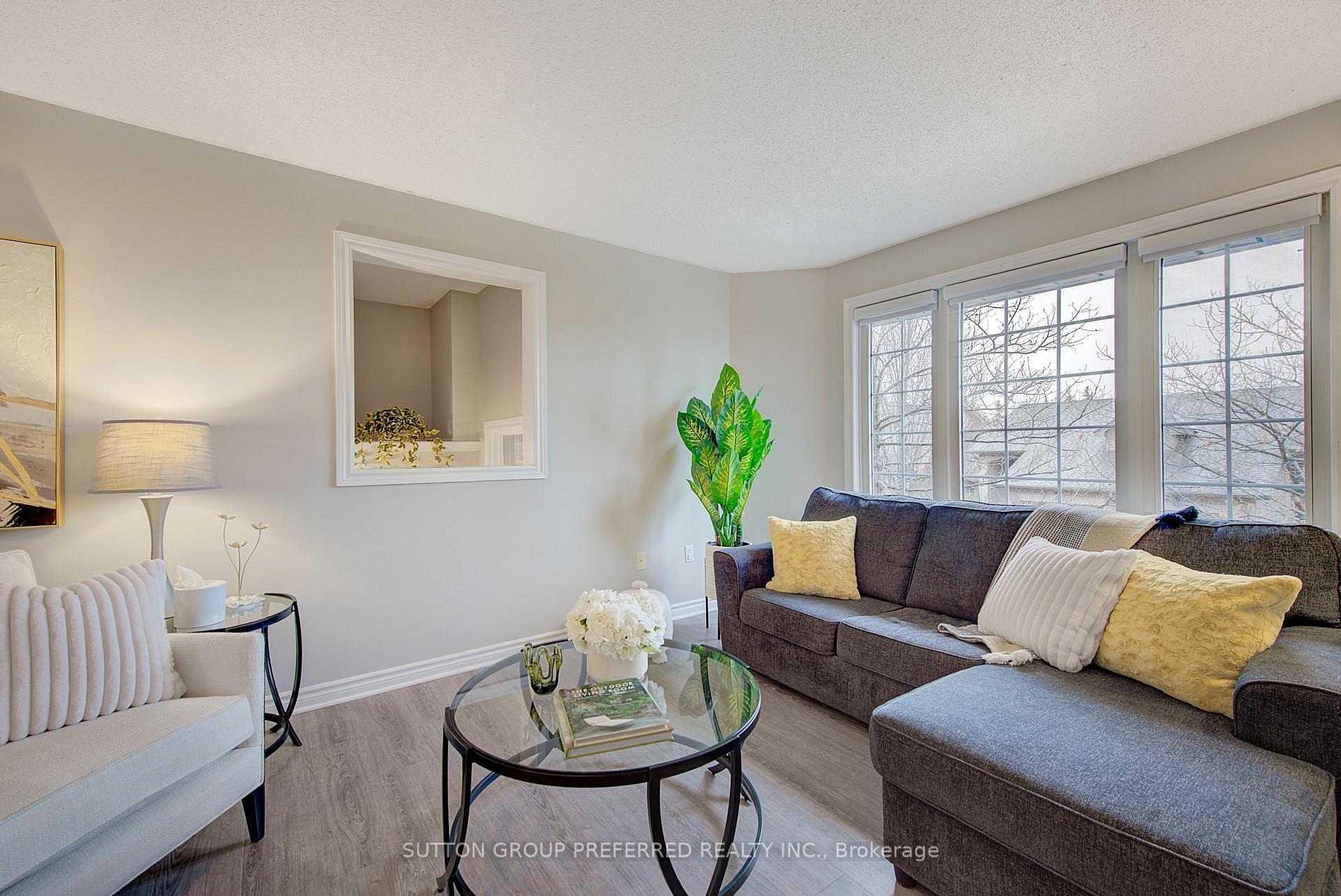 Photo 9 of Unit 20, 270 North Centre Road, London, North R — HOMEH