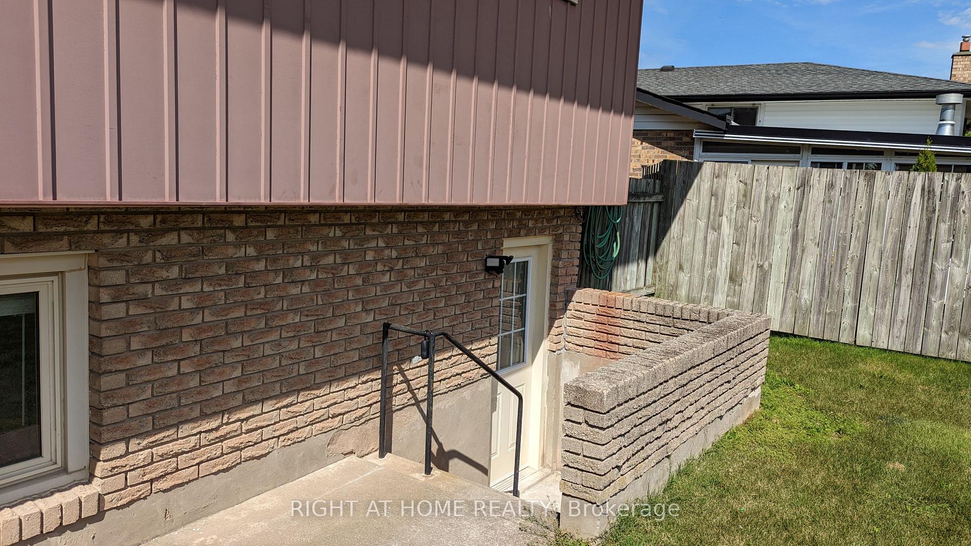 Photo 3 of Unit Lower Unit, 43 glenayr Place, Welland, N. Welland — HOMEH