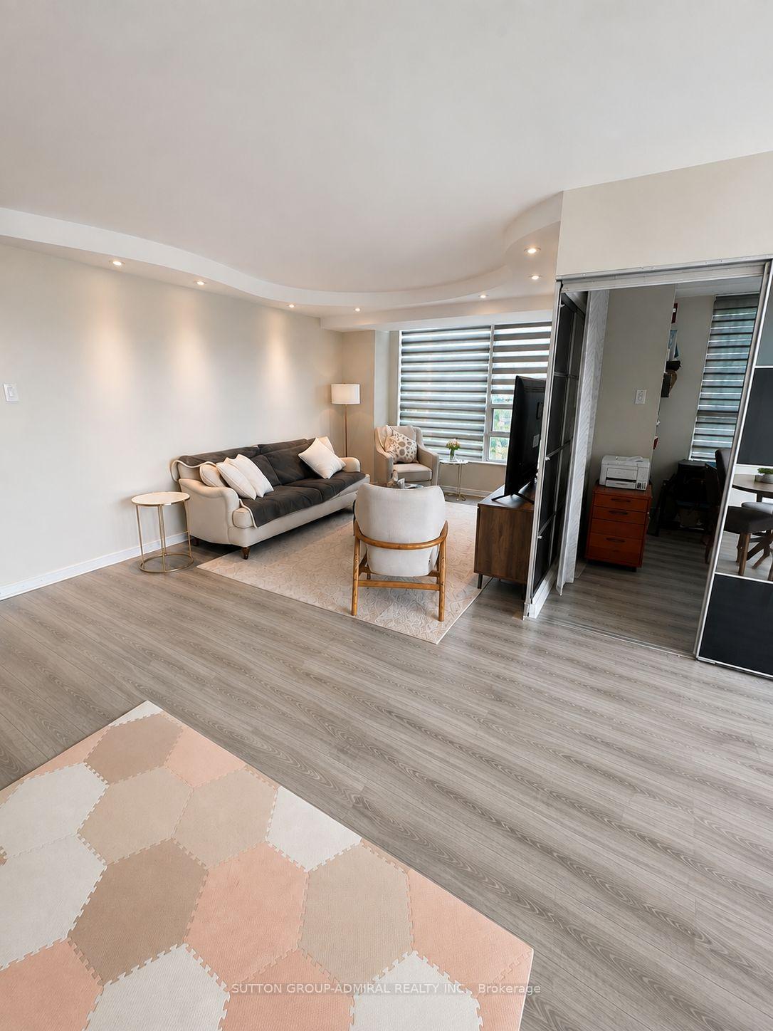 Photo 2 of Unit 813, 7805 Bayview Avenue, Markham, Aileen-Willowbrook — HOMEH