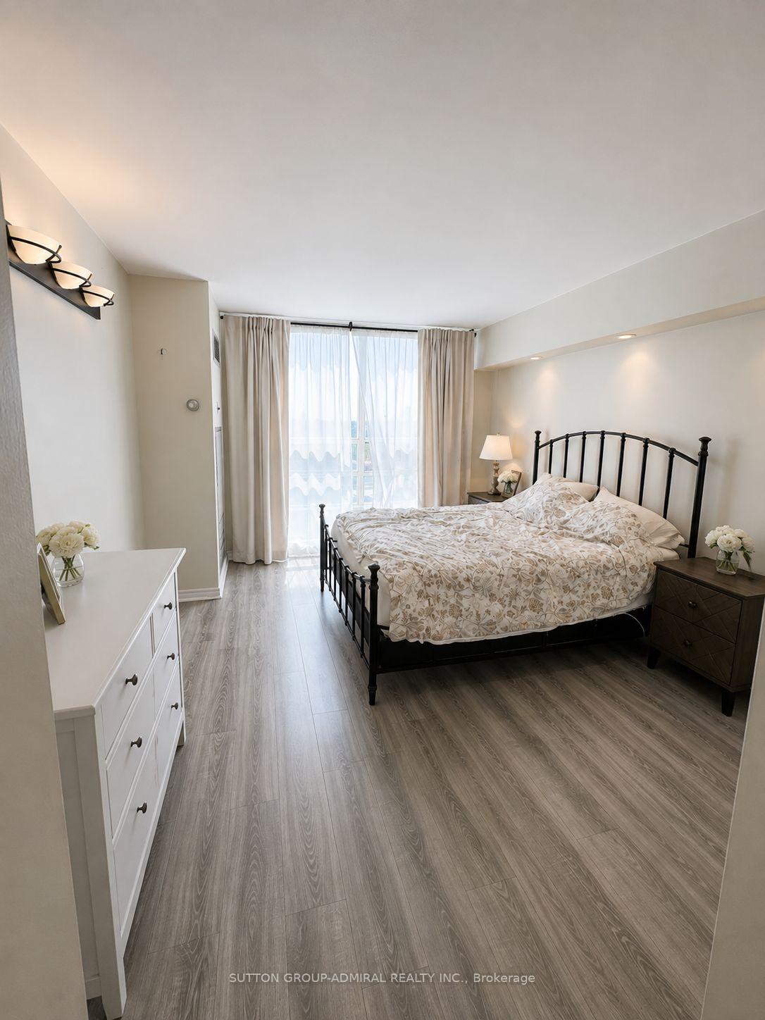 Photo 3 of Unit 813, 7805 Bayview Avenue, Markham, Aileen-Willowbrook — HOMEH