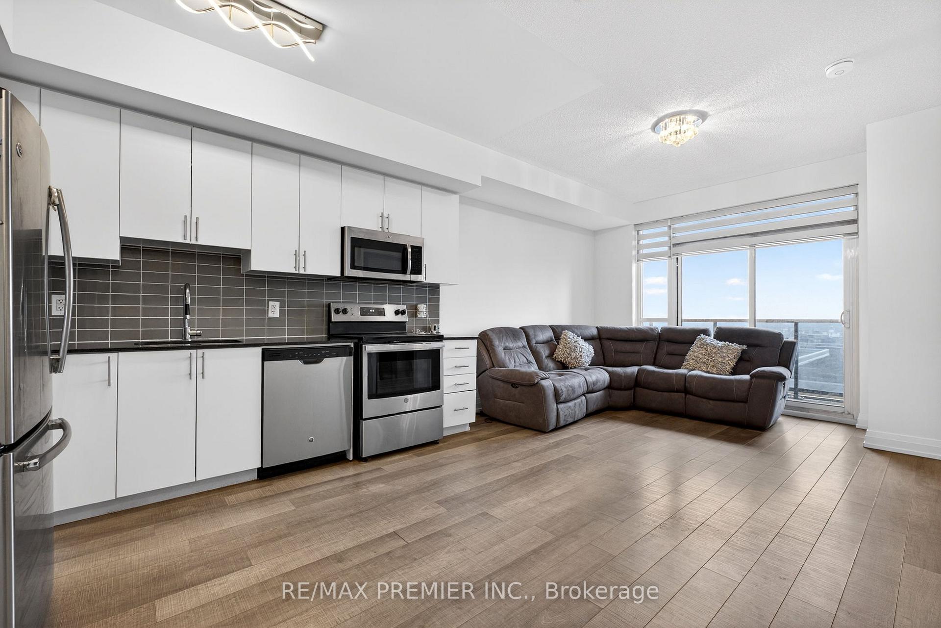Photo 4 of Unit 608, 7167 Yonge Street, Markham, Thornhill — HOMEH