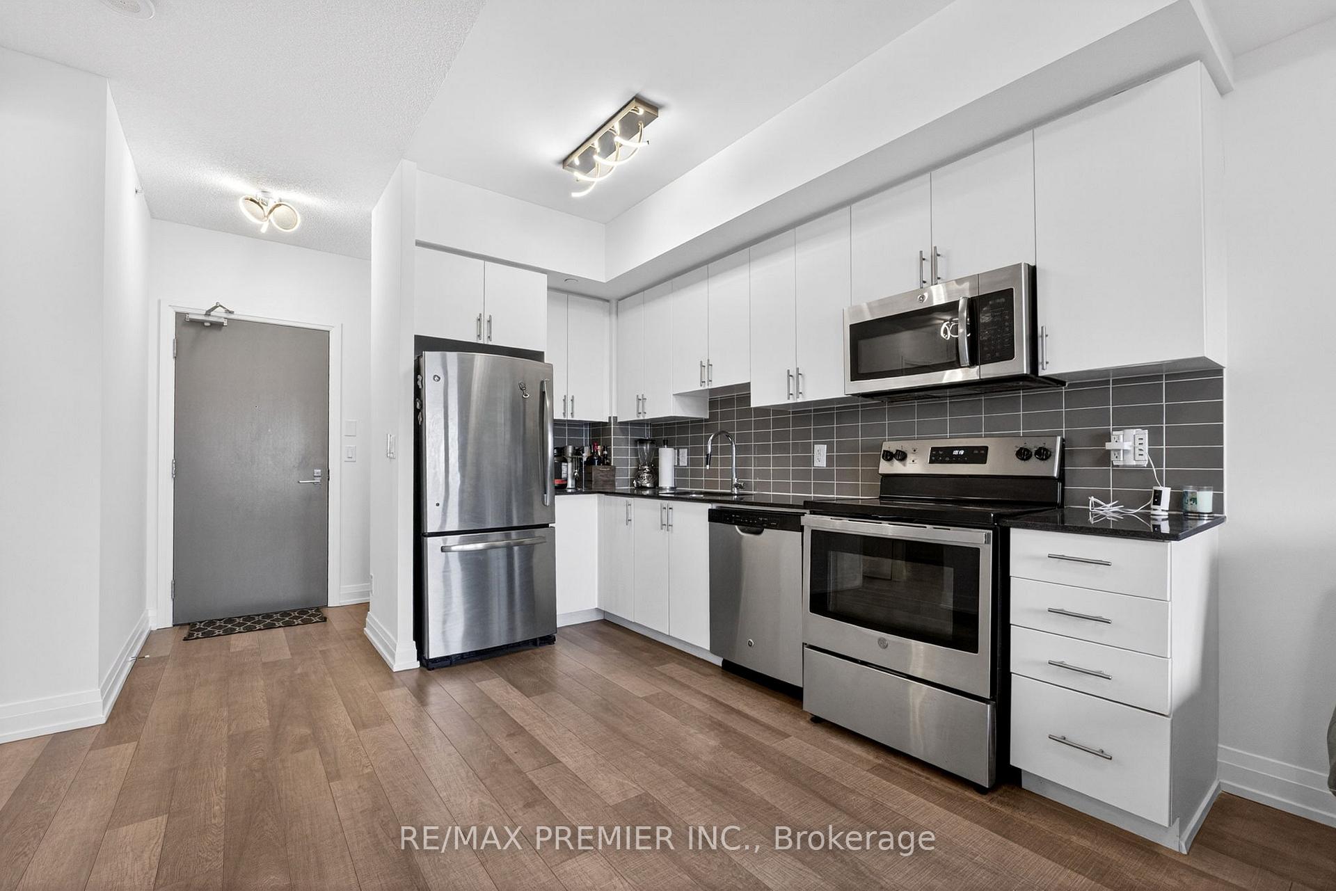 Photo 5 of Unit 608, 7167 Yonge Street, Markham, Thornhill — HOMEH