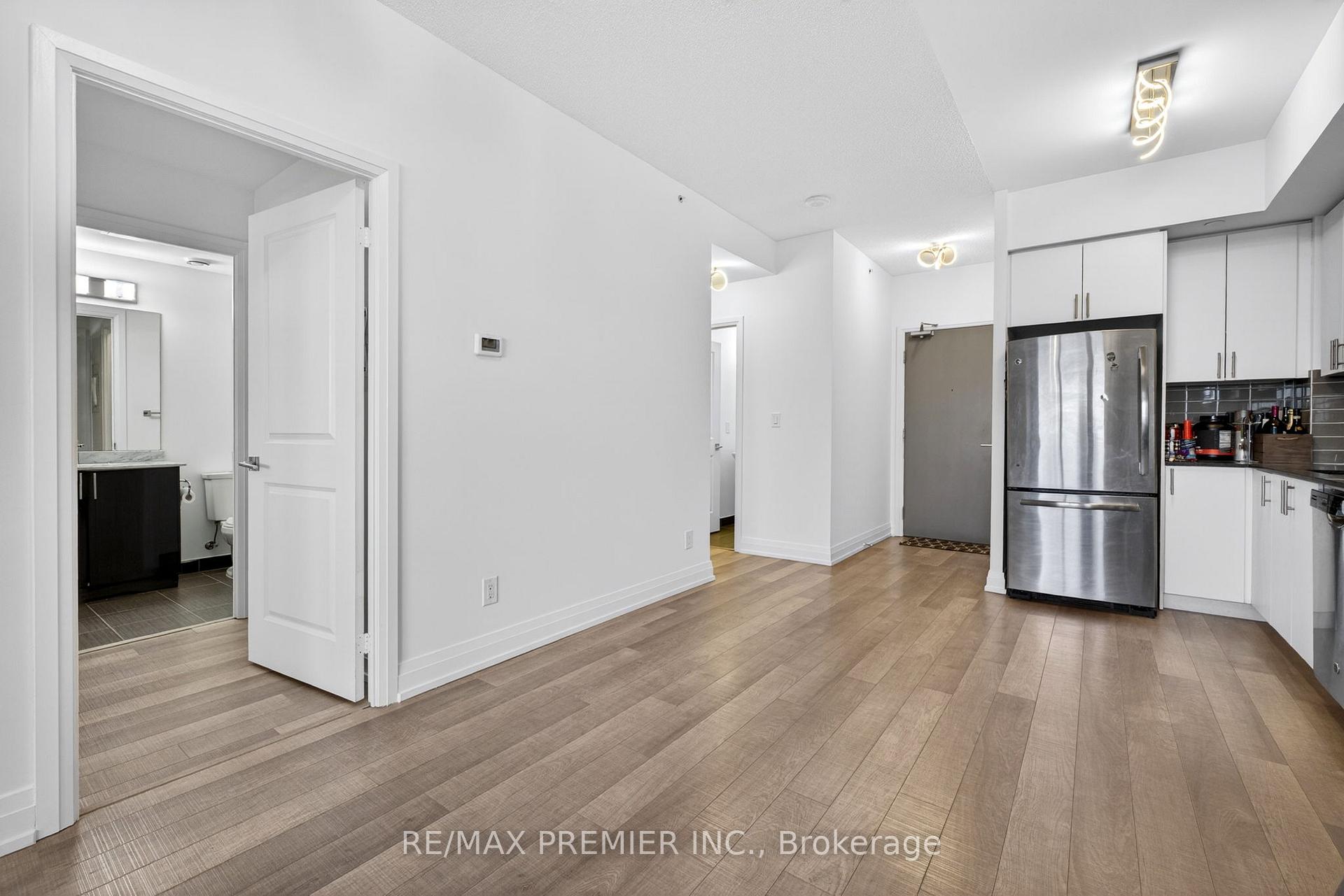 Photo 6 of Unit 608, 7167 Yonge Street, Markham, Thornhill — HOMEH