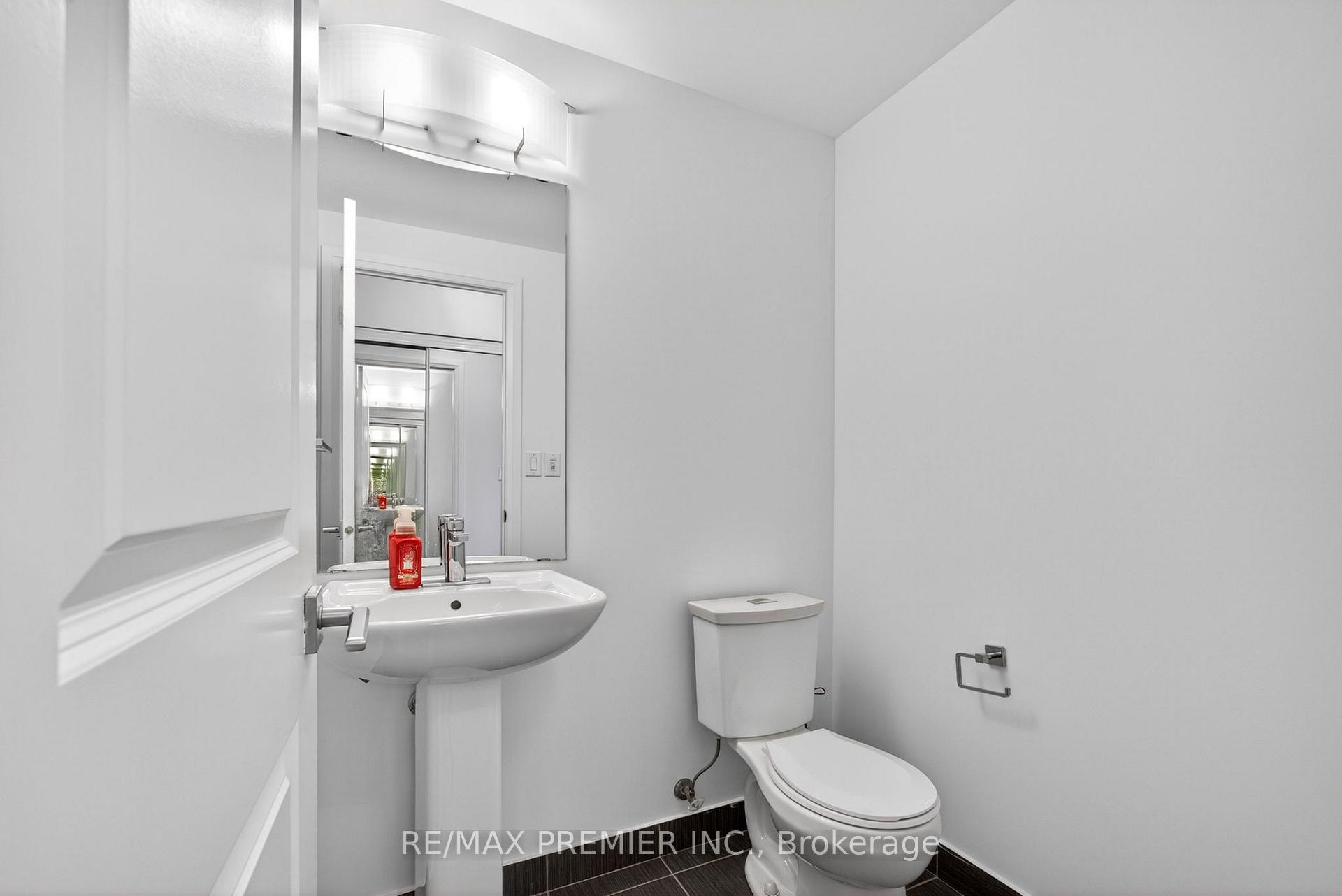 Photo 9 of Unit 608, 7167 Yonge Street, Markham, Thornhill — HOMEH