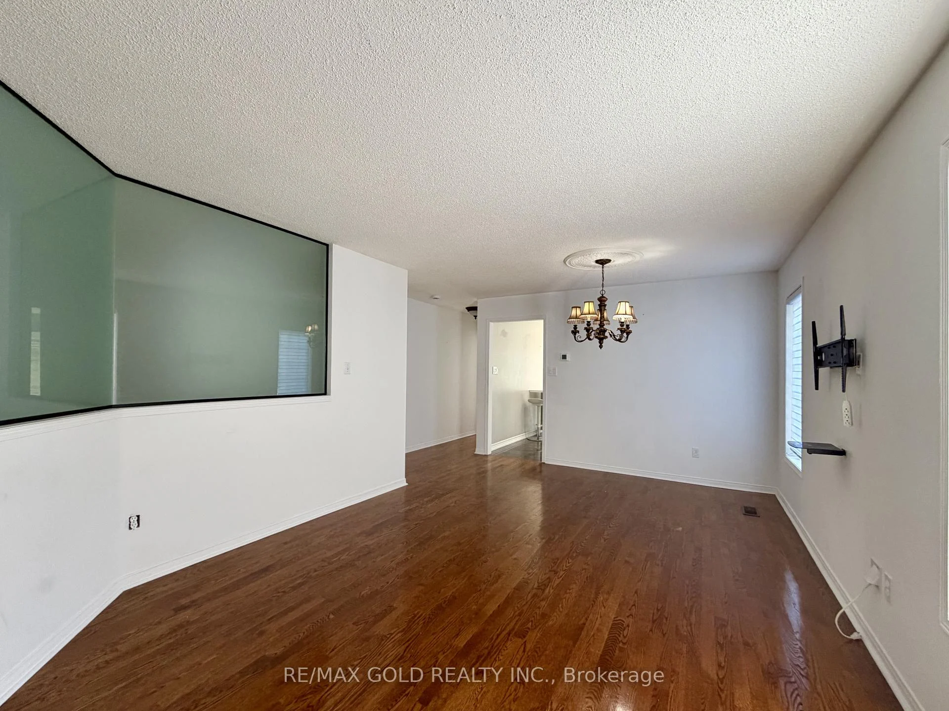 Photo 8 of 218 Van Scott Drive, Brampton, Northwest Sandalwood Parkway — HOMEH