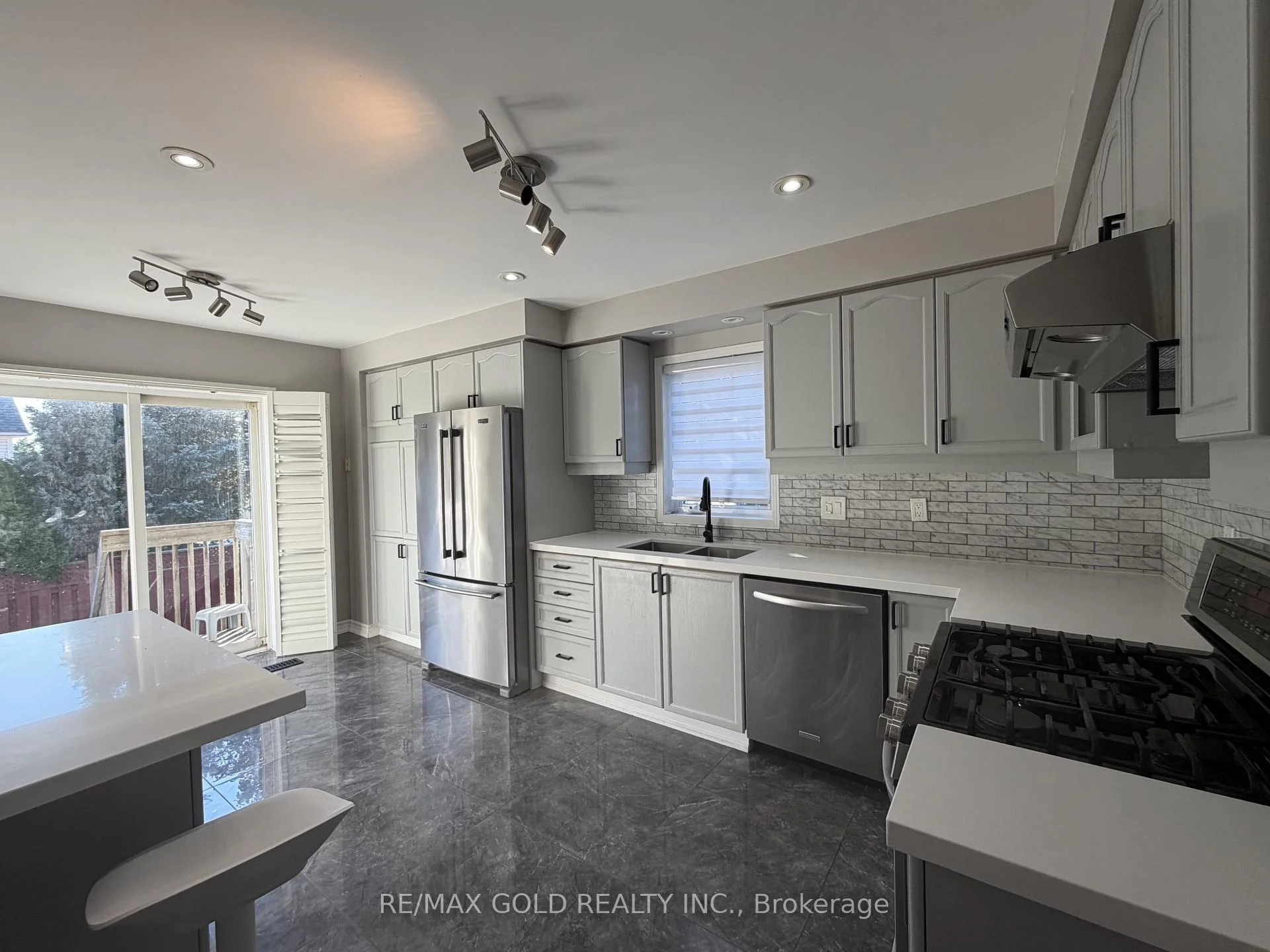 Photo 9 of 218 Van Scott Drive, Brampton, Northwest Sandalwood Parkway — HOMEH