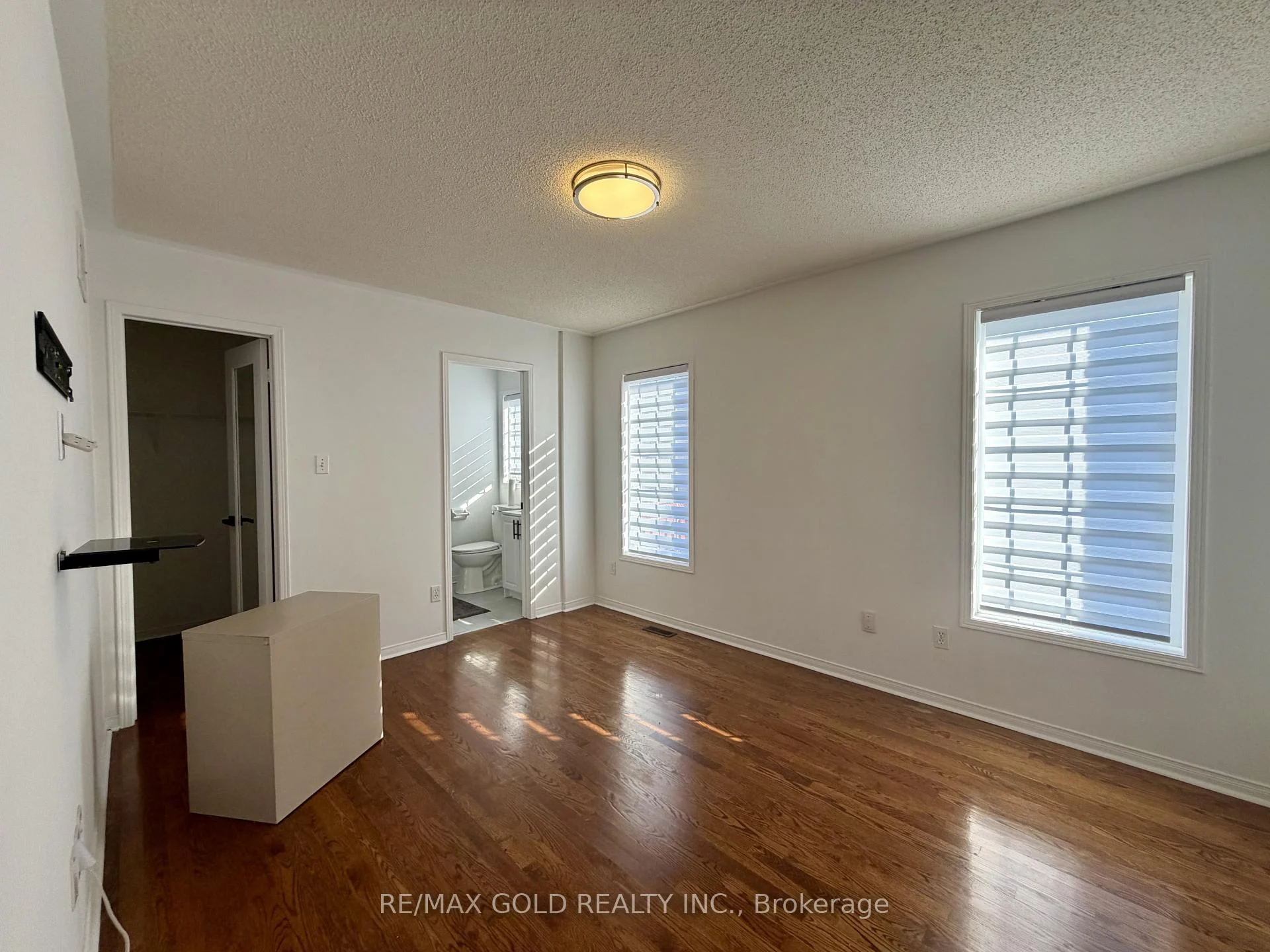Photo 12 of 218 Van Scott Drive, Brampton, Northwest Sandalwood Parkway — HOMEH