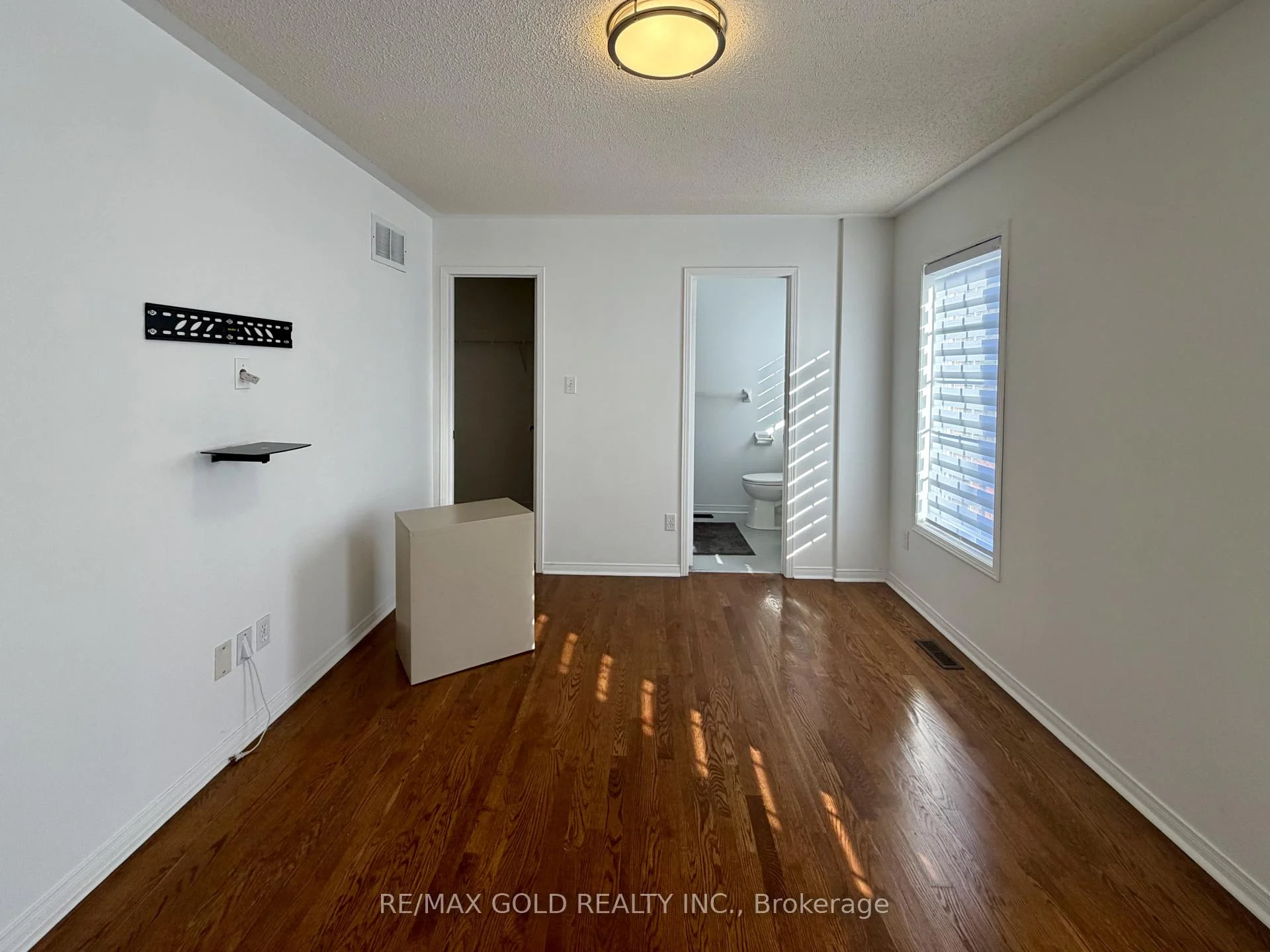Photo 13 of 218 Van Scott Drive, Brampton, Northwest Sandalwood Parkway — HOMEH