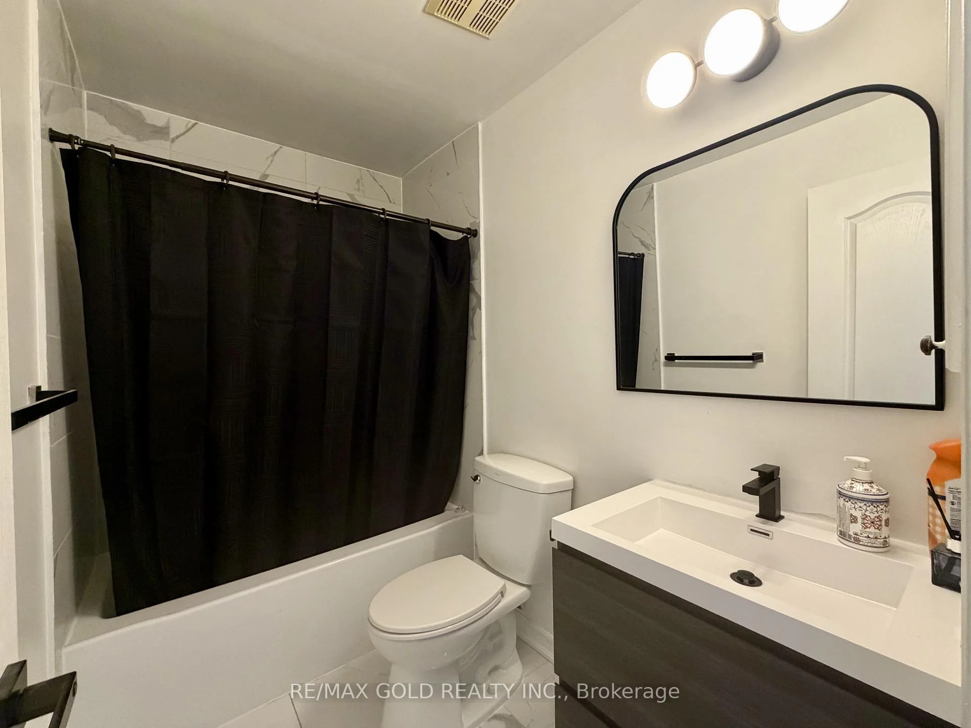 Photo 16 of 218 Van Scott Drive, Brampton, Northwest Sandalwood Parkway — HOMEH