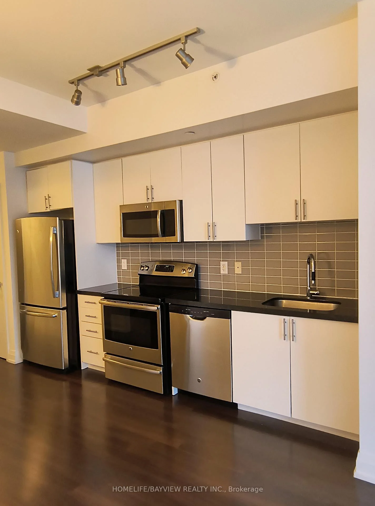 Photo 9 of Unit 1103, 7165 Yonge Street, Markham, Thornhill — HOMEH