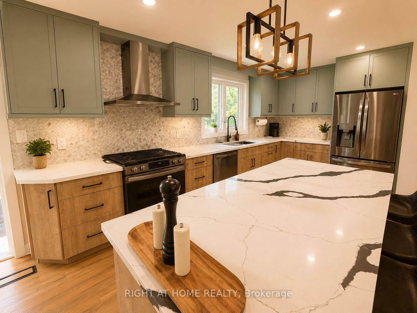 Photo 3 of 4440 Cosburn Crescent, Burlington, Shoreacres — HOMEH