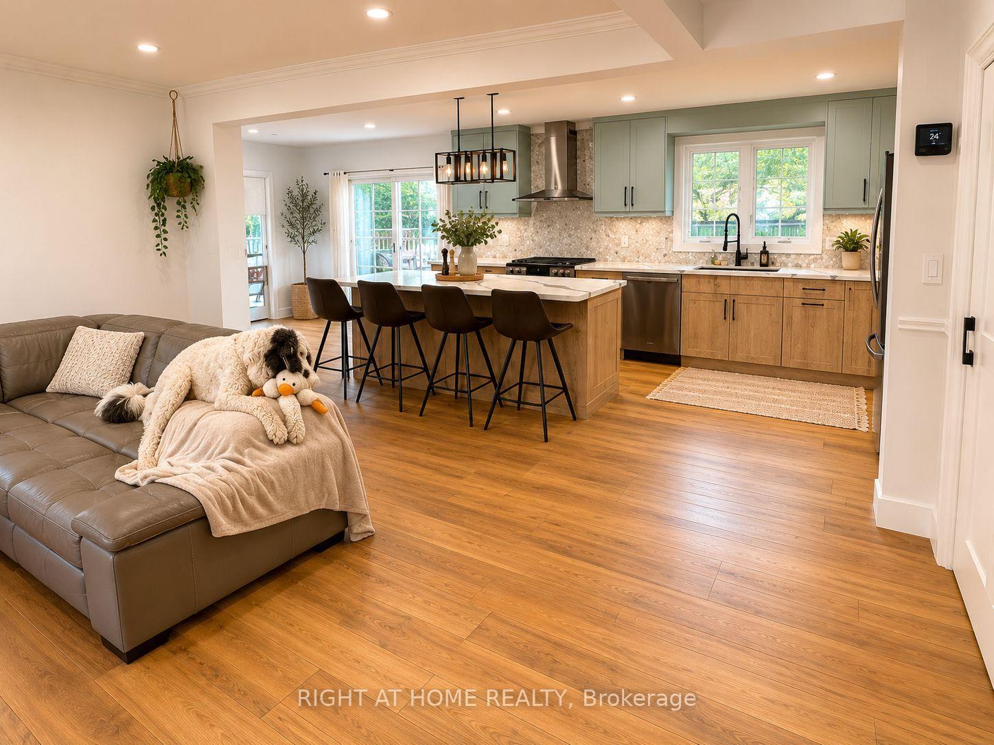 Photo 5 of 4440 Cosburn Crescent, Burlington, Shoreacres — HOMEH