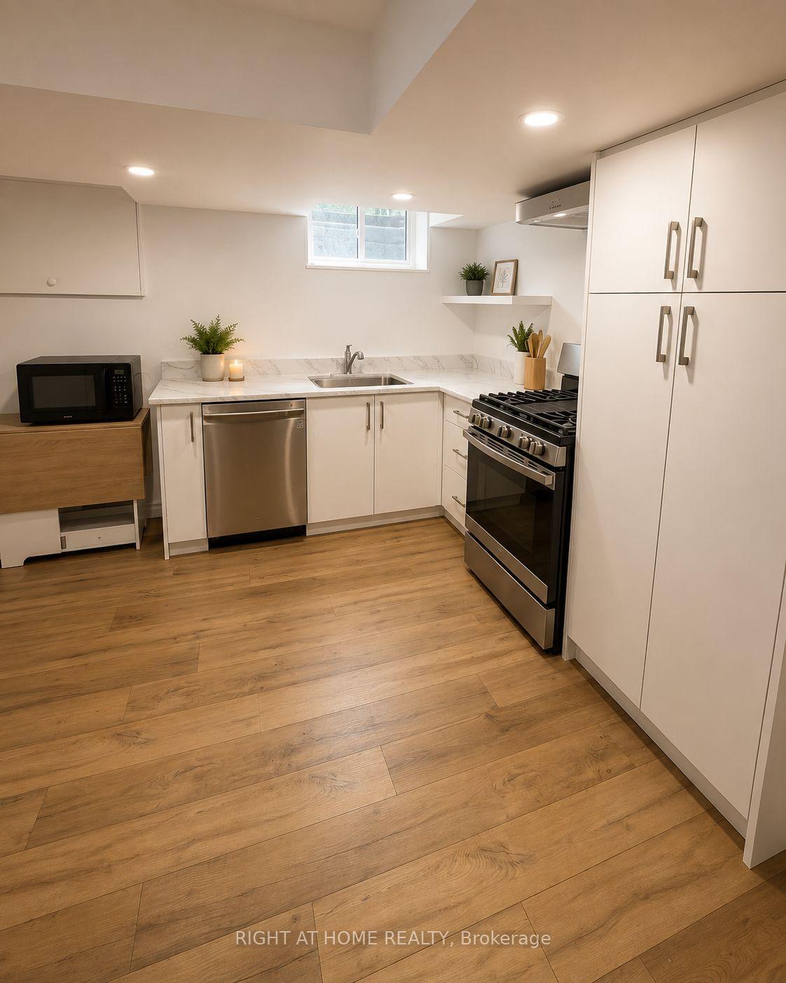 Photo 6 of 4440 Cosburn Crescent, Burlington, Shoreacres — HOMEH