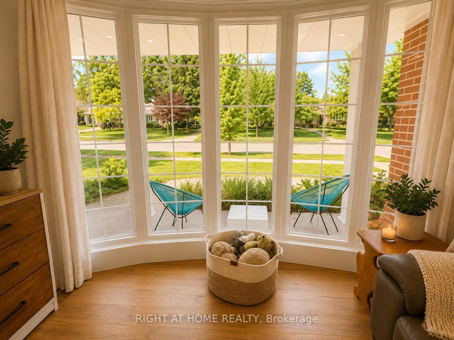 Photo 10 of 4440 Cosburn Crescent, Burlington, Shoreacres — HOMEH