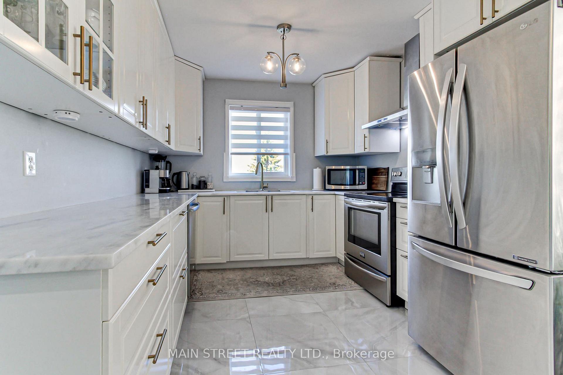 Photo 12 of 38 Sundew Drive, Barrie, Holly — HOMEH