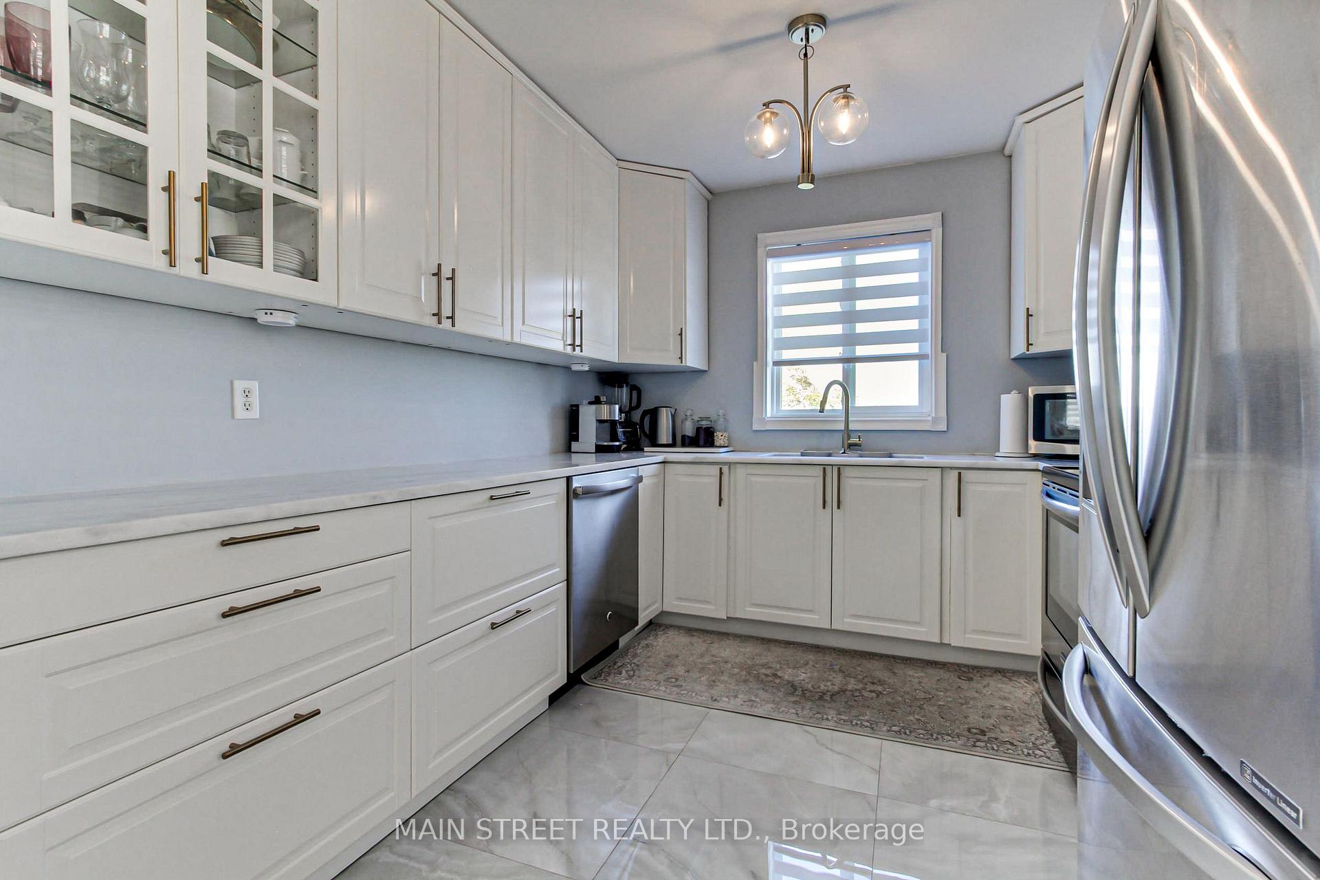 Photo 13 of 38 Sundew Drive, Barrie, Holly — HOMEH