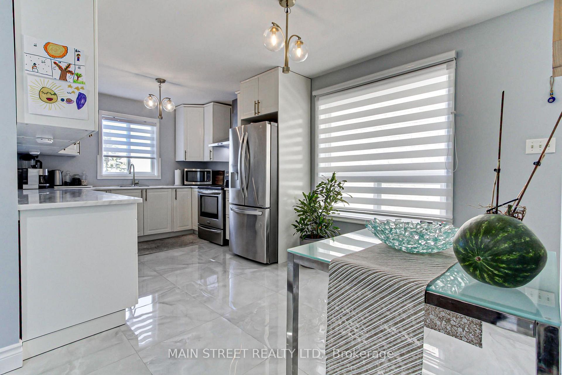 Photo 15 of 38 Sundew Drive, Barrie, Holly — HOMEH