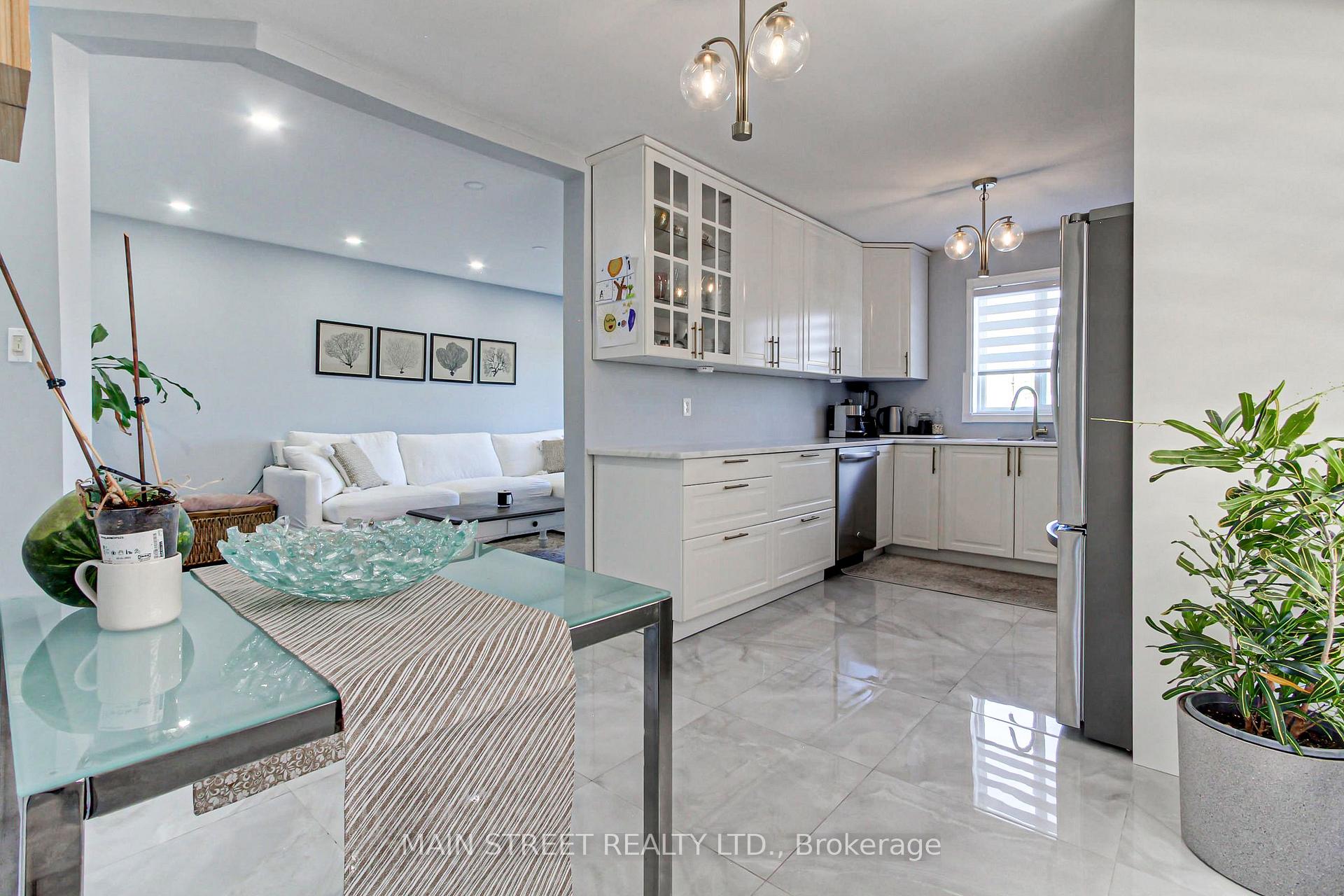 Photo 16 of 38 Sundew Drive, Barrie, Holly — HOMEH
