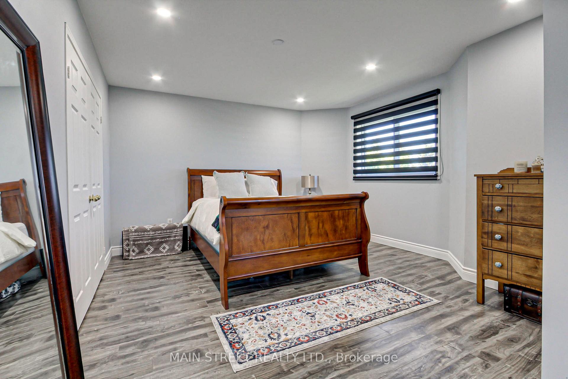Photo 20 of 38 Sundew Drive, Barrie, Holly — HOMEH