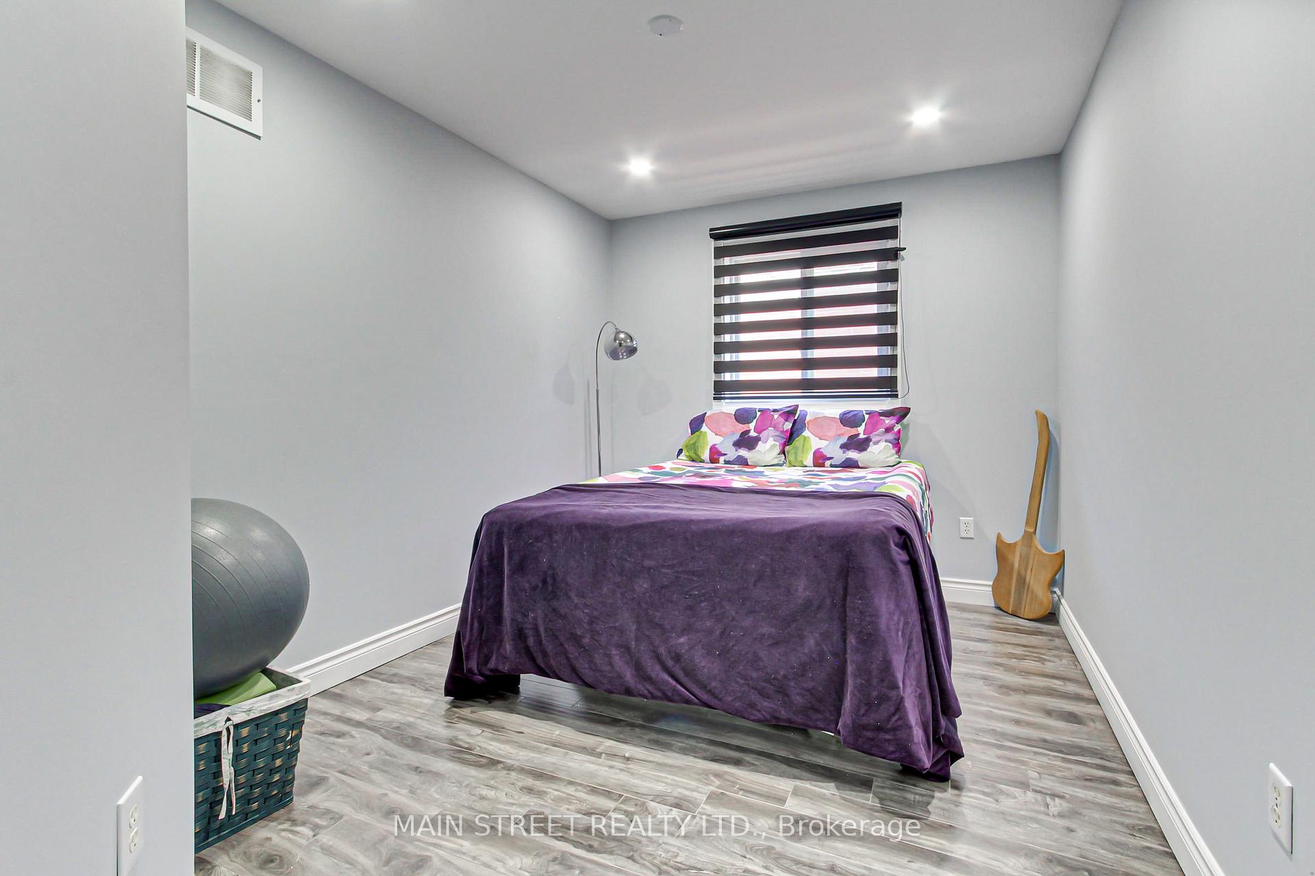 Photo 23 of 38 Sundew Drive, Barrie, Holly — HOMEH