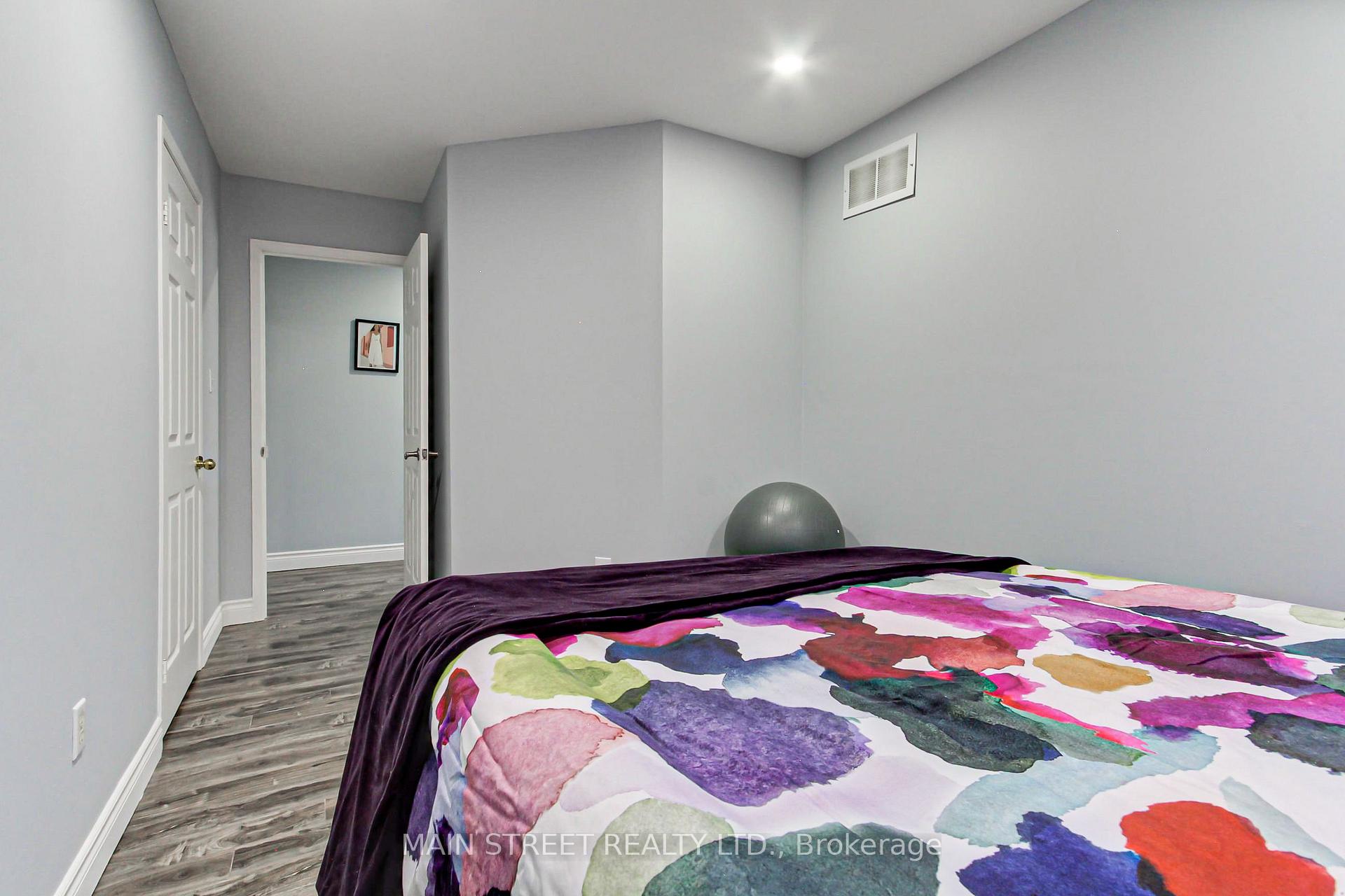 Photo 24 of 38 Sundew Drive, Barrie, Holly — HOMEH