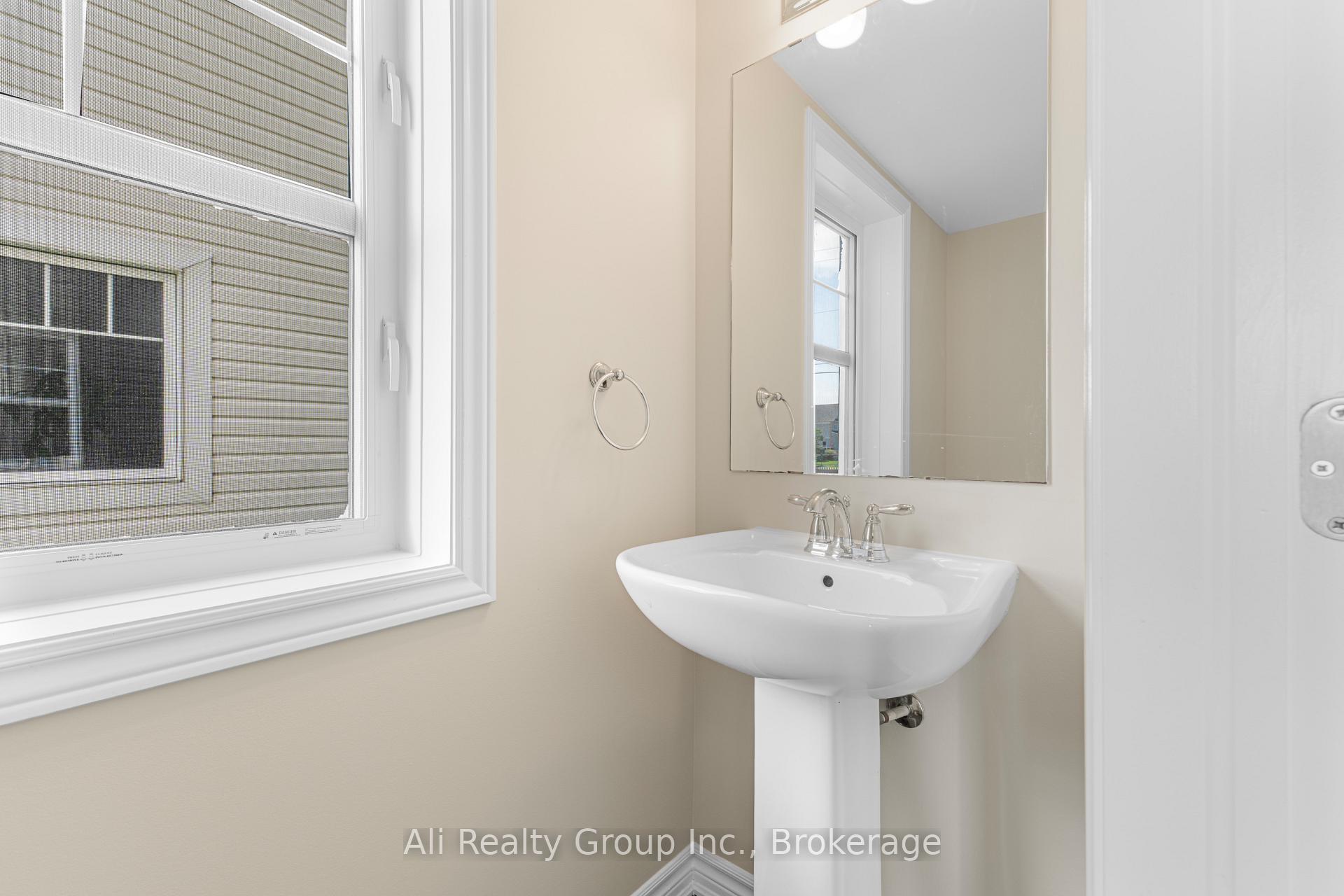 Photo 8 of 359 Sweetfern Crescent, Ottawa, Avalon West — HOMEH