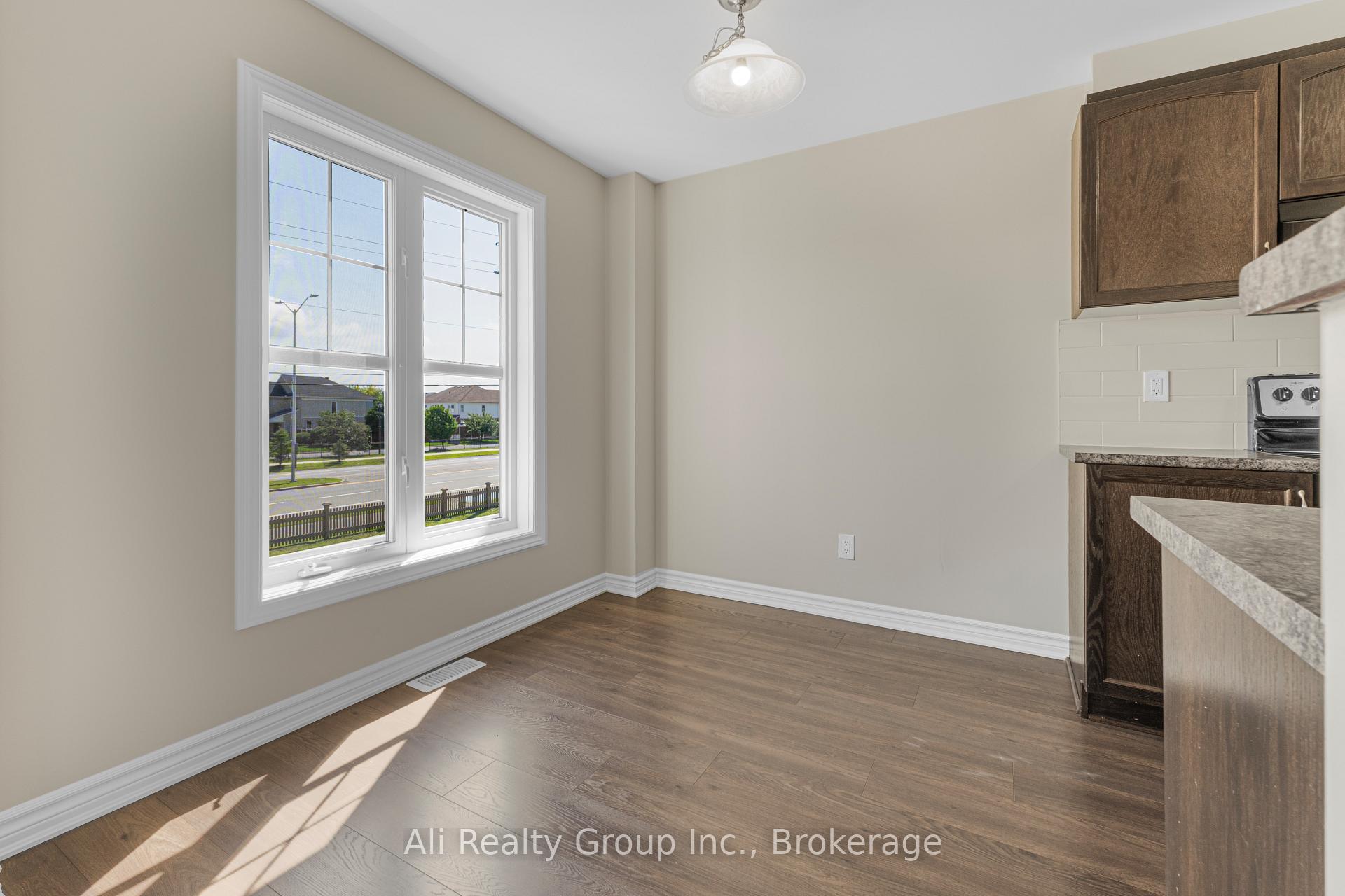 Photo 11 of 359 Sweetfern Crescent, Ottawa, Avalon West — HOMEH