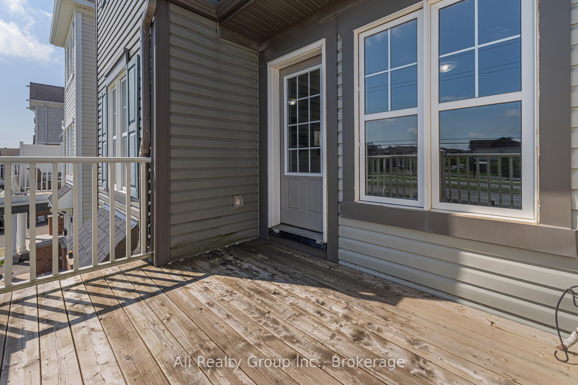 Photo 15 of 359 Sweetfern Crescent, Ottawa, Avalon West — HOMEH
