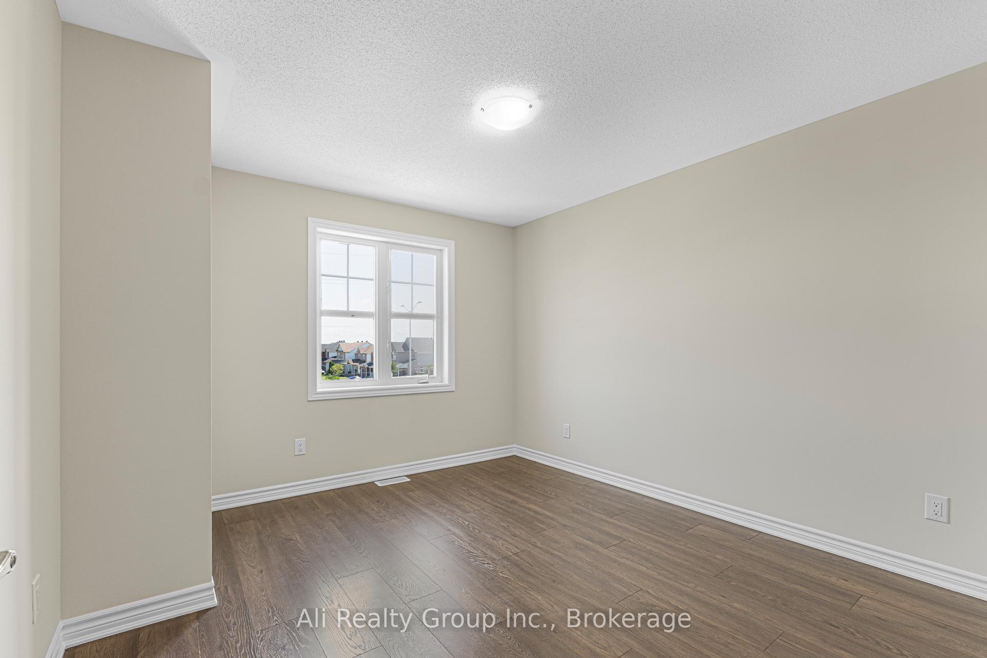 Photo 17 of 359 Sweetfern Crescent, Ottawa, Avalon West — HOMEH