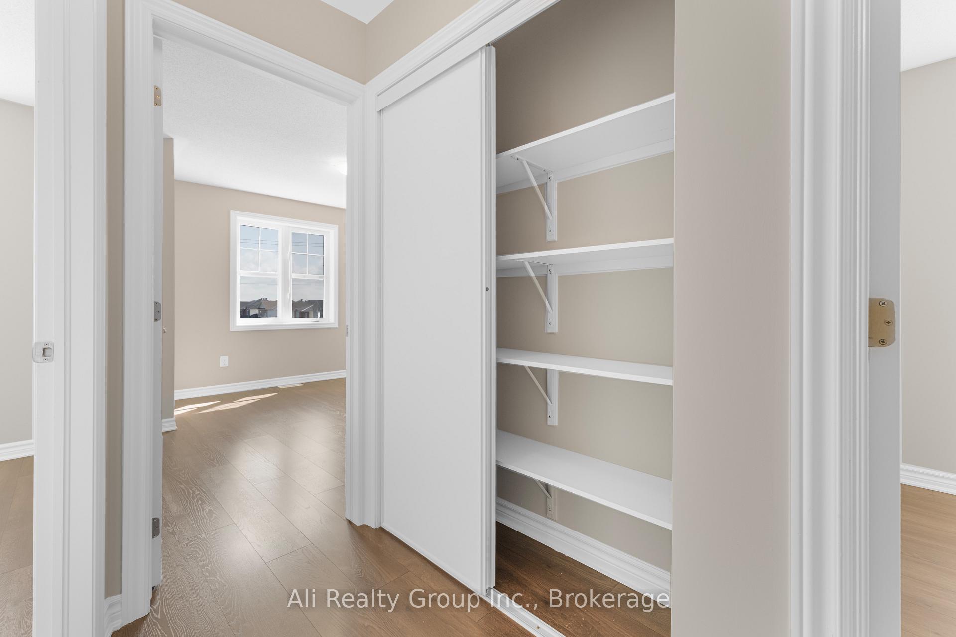 Photo 18 of 359 Sweetfern Crescent, Ottawa, Avalon West — HOMEH