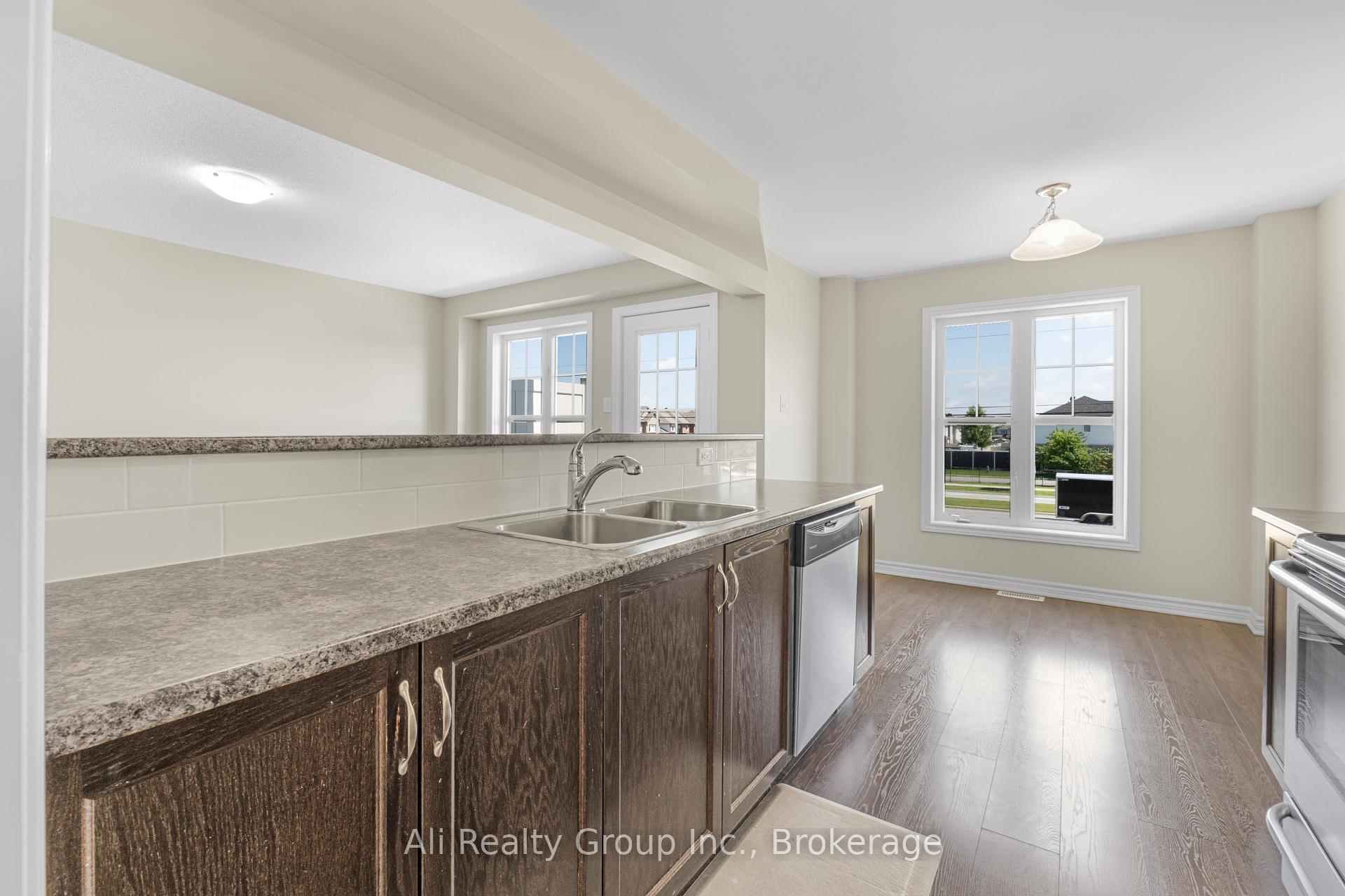 Photo 24 of 359 Sweetfern Crescent, Ottawa, Avalon West — HOMEH